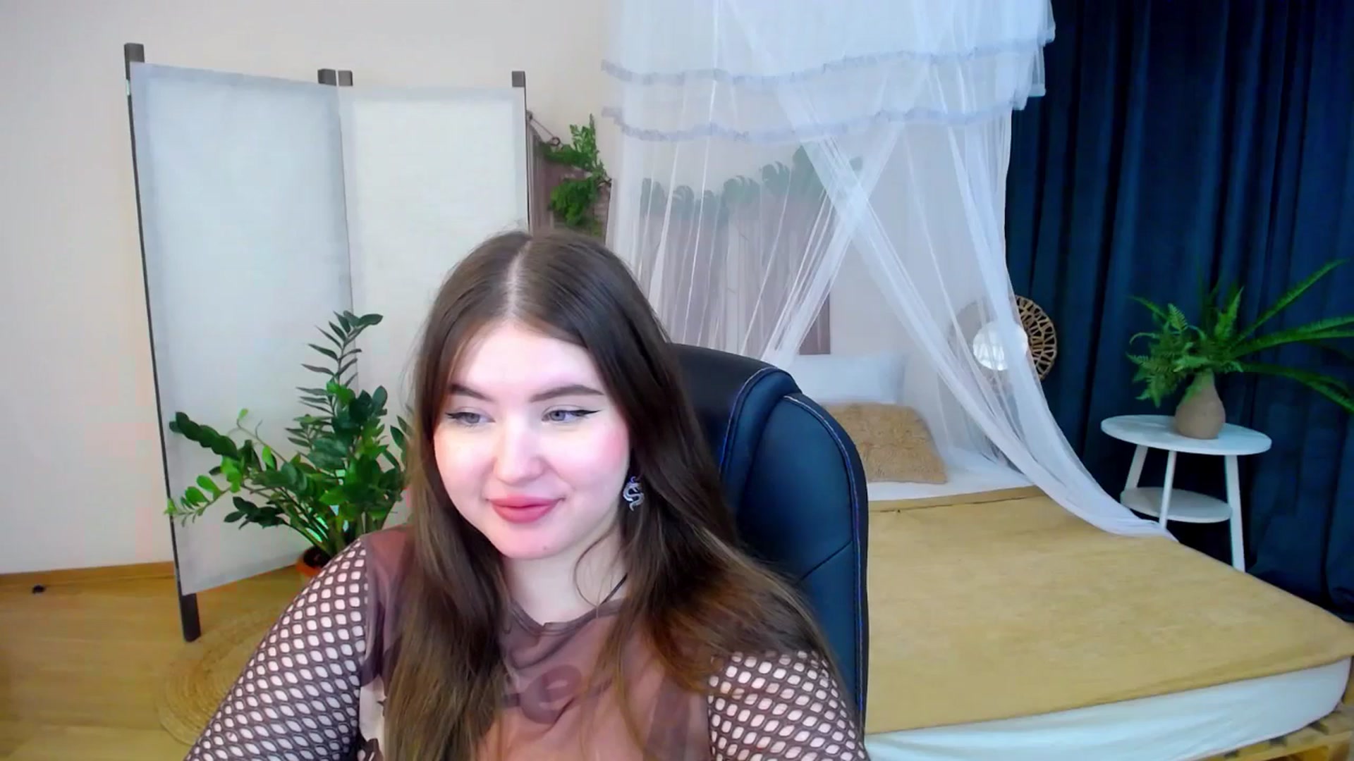 Gallery image thumbnail from AdmireMyEyes's myfreecams stream on, 11/06/2024, 22:48 image 19 of 20