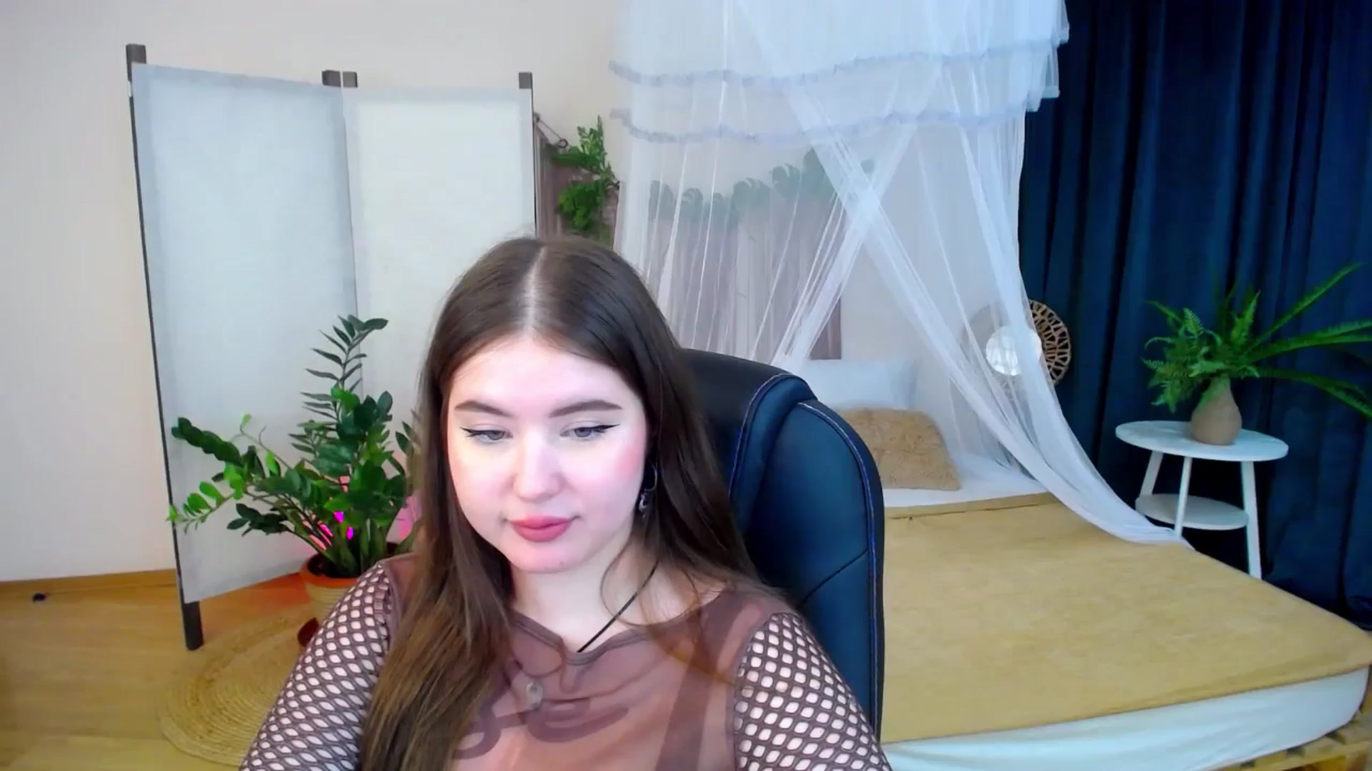 Gallery image thumbnail from AdmireMyEyes's myfreecams stream on, 11/06/2024, 22:48 image 13 of 20