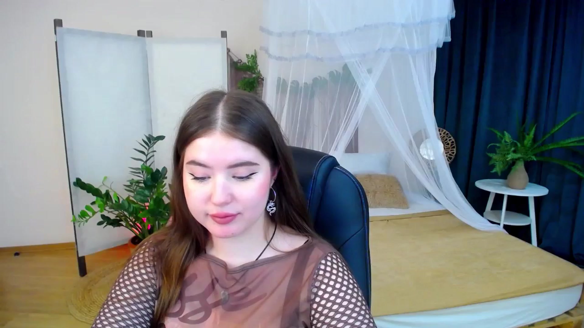 Gallery image thumbnail from AdmireMyEyes's myfreecams stream on, 11/06/2024, 22:48 image 2 of 20