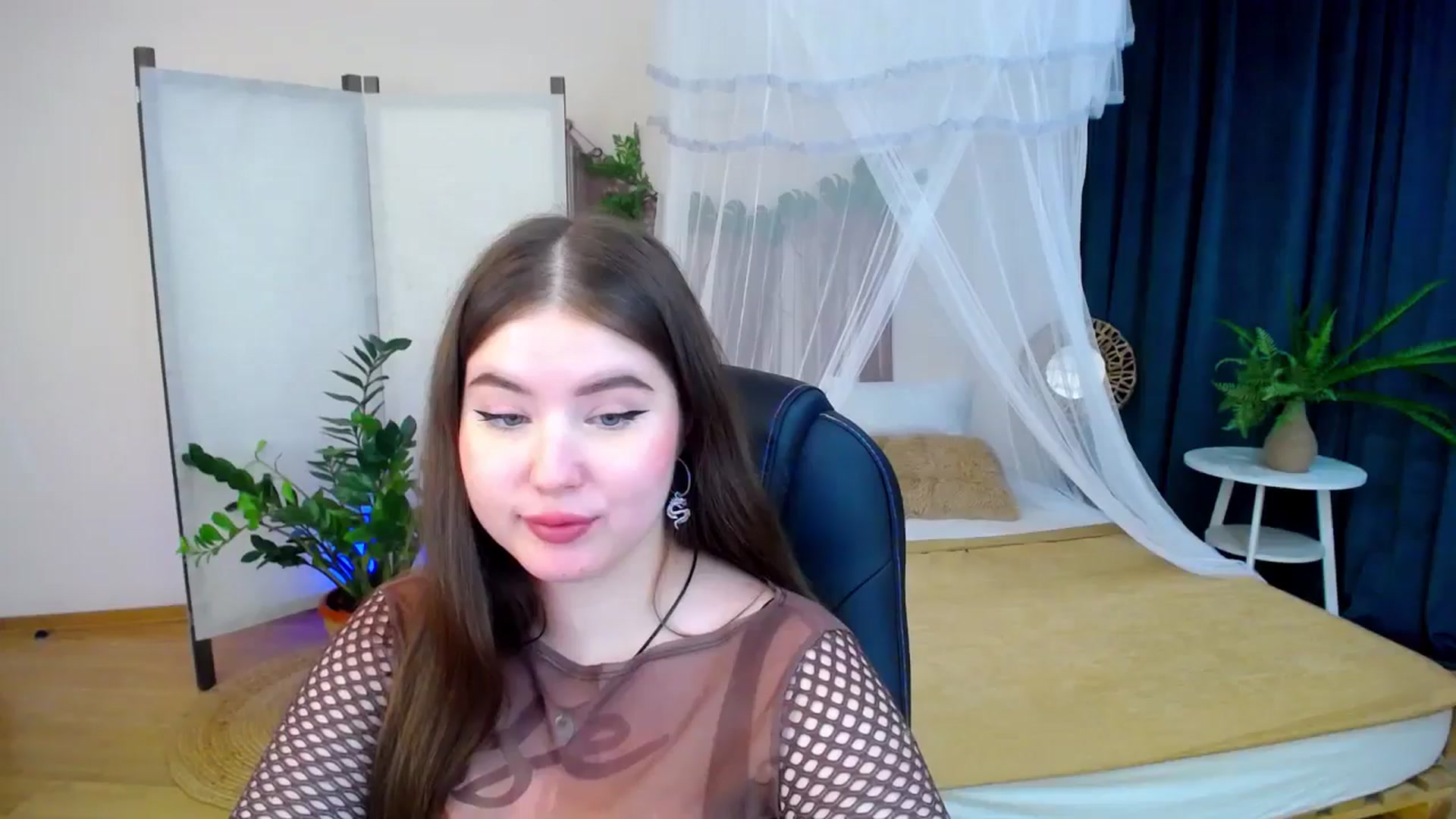 Gallery image thumbnail from AdmireMyEyes's myfreecams stream on, 11/06/2024, 22:48 image 4 of 20