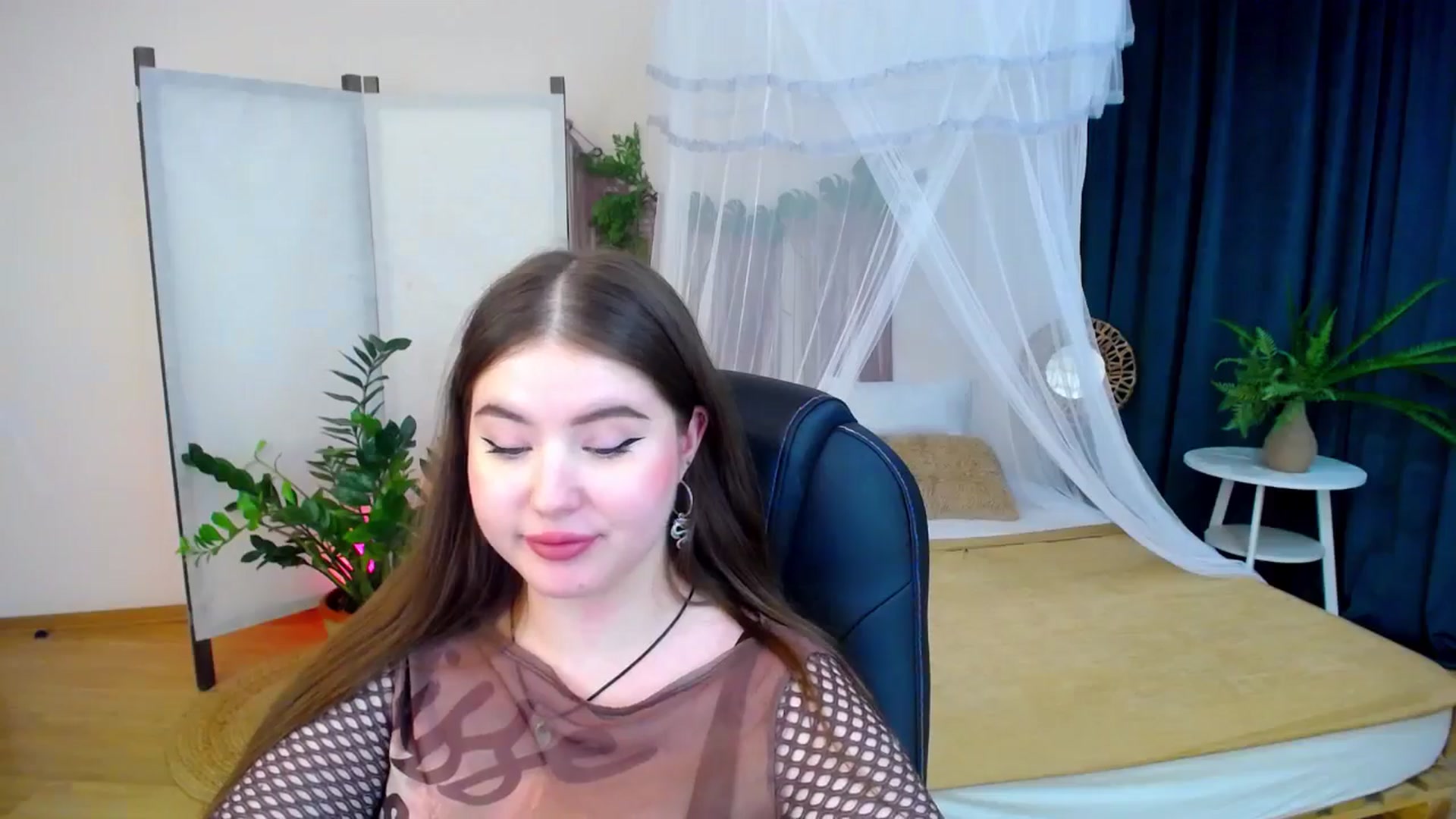 Gallery image thumbnail from AdmireMyEyes's myfreecams stream on, 11/06/2024, 23:15 image 10 of 20