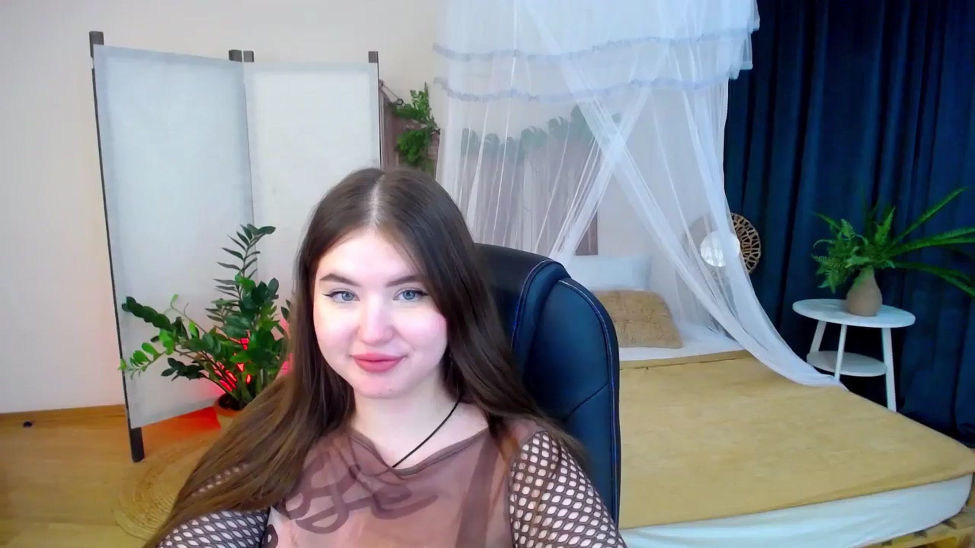 Gallery image thumbnail from AdmireMyEyes's myfreecams stream on, 11/06/2024, 23:15 image 13 of 20