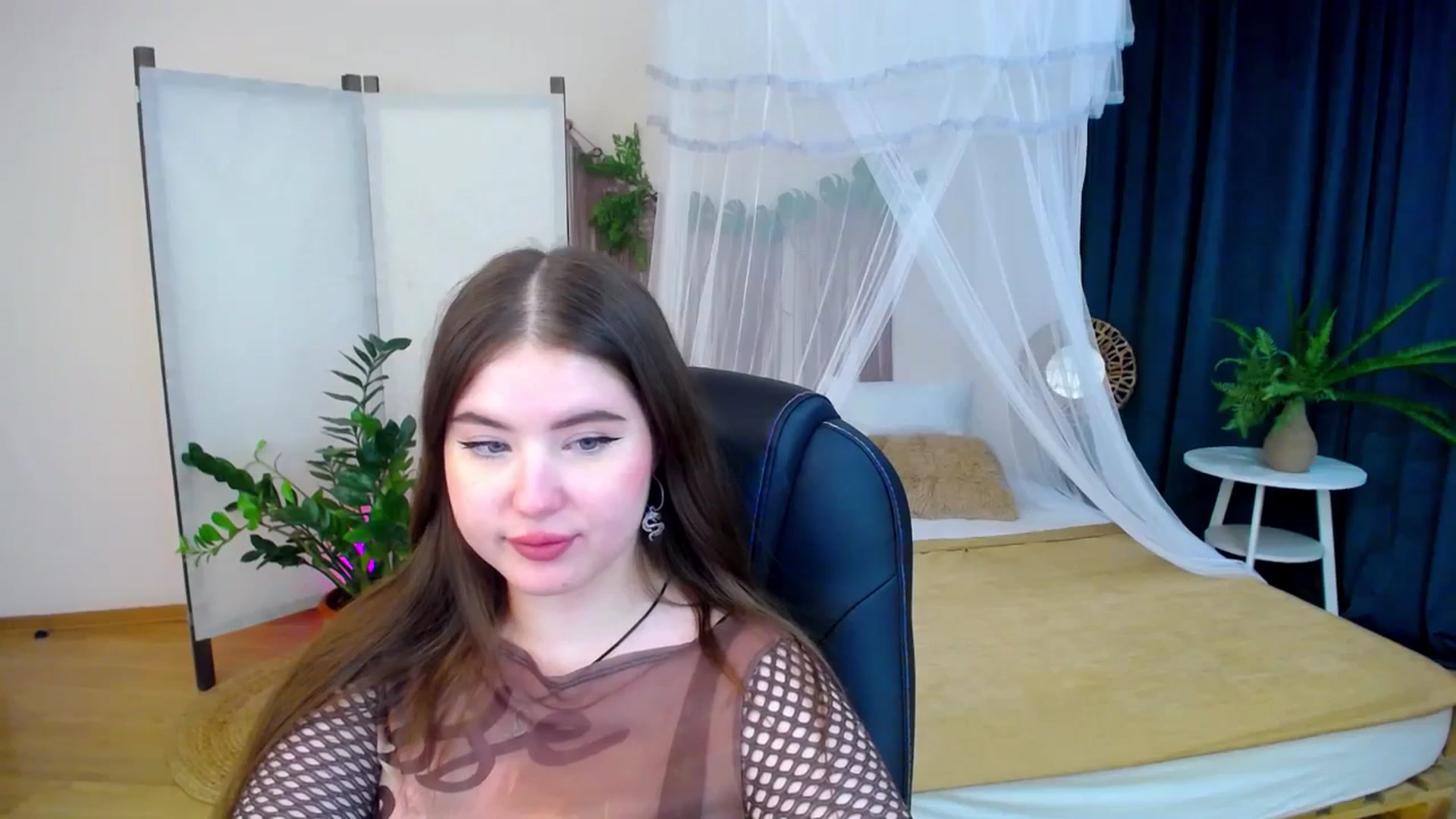 Gallery image thumbnail from AdmireMyEyes's myfreecams stream on, 11/06/2024, 23:15 image 16 of 20