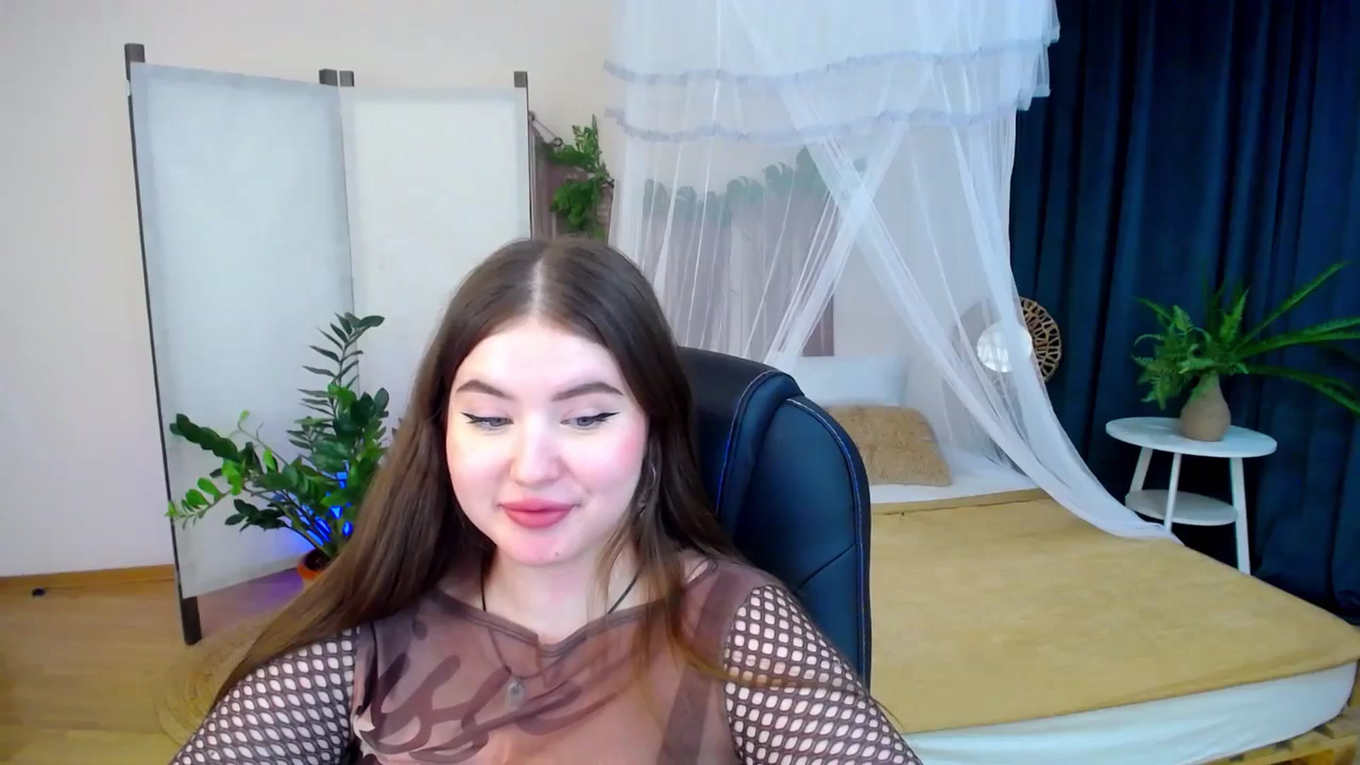 Gallery image thumbnail from AdmireMyEyes's myfreecams stream on, 11/06/2024, 23:15 image 6 of 20