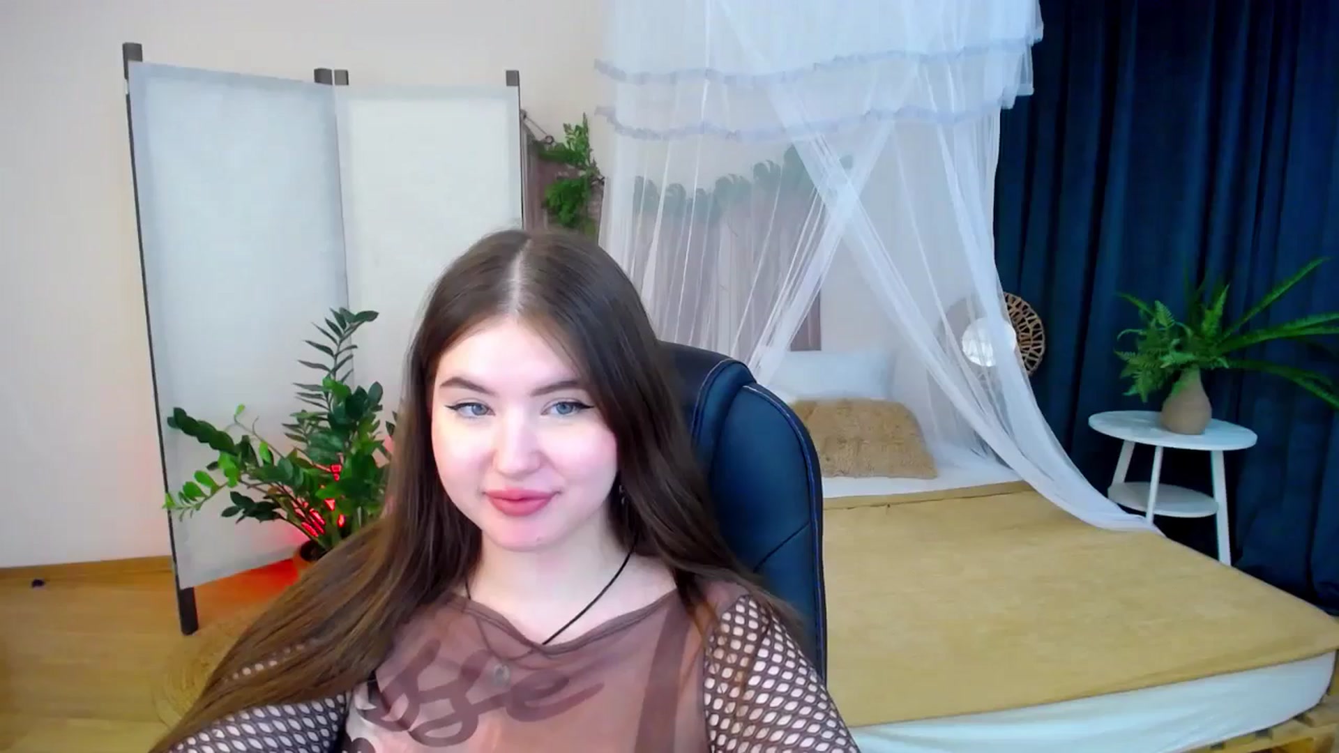 Gallery image thumbnail from AdmireMyEyes's myfreecams stream on, 11/06/2024, 23:15 image 12 of 20