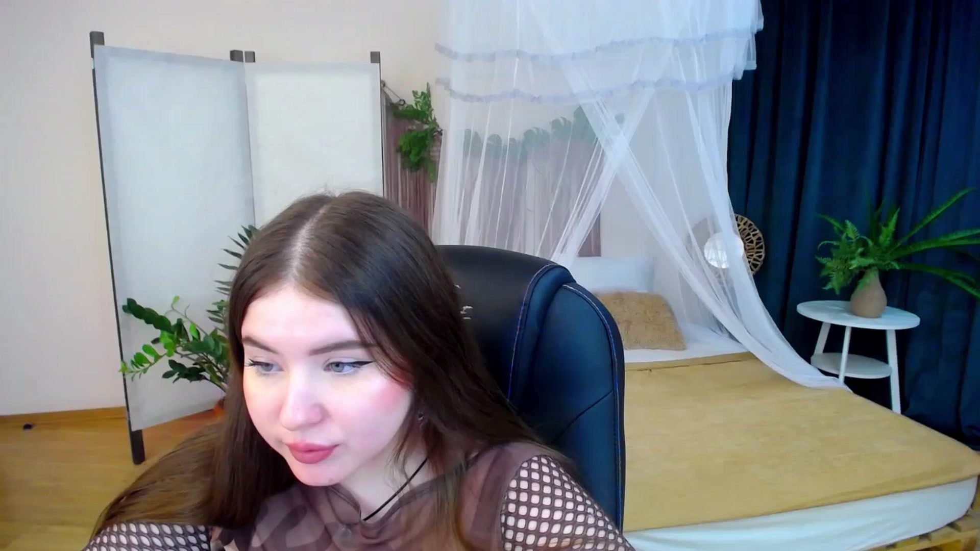 Gallery image thumbnail from AdmireMyEyes's myfreecams stream on, 11/06/2024, 23:15 image 8 of 20