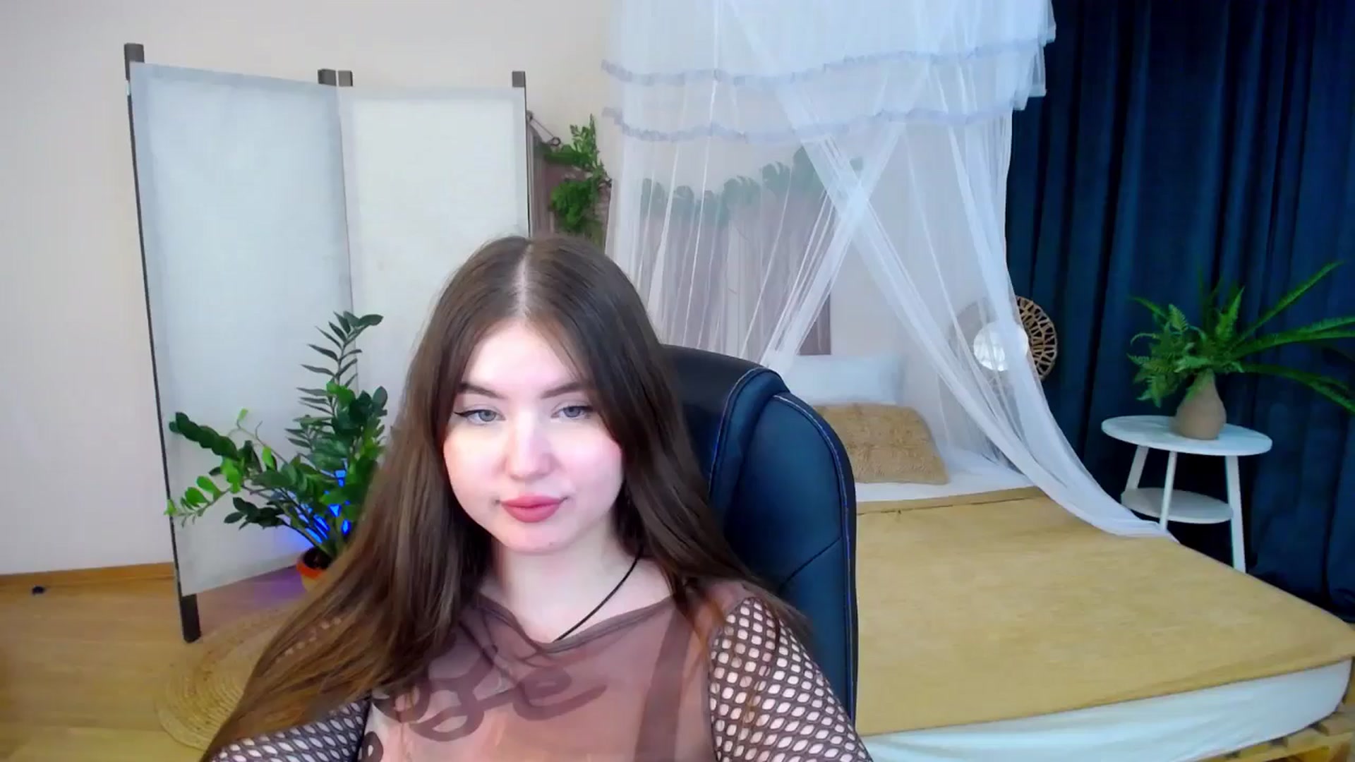 Gallery image thumbnail from AdmireMyEyes's myfreecams stream on, 11/06/2024, 23:15 image 14 of 20