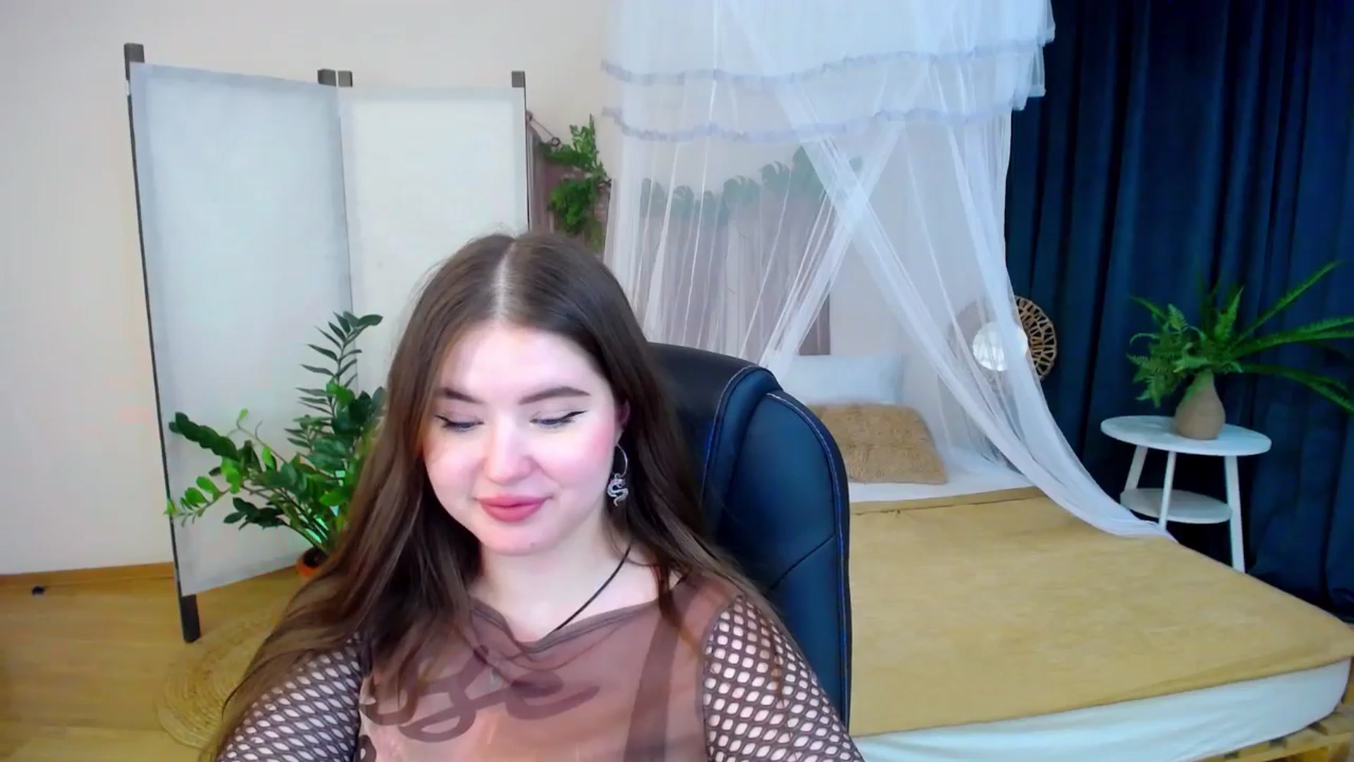 Gallery image thumbnail from AdmireMyEyes's myfreecams stream on, 11/06/2024, 23:15 image 15 of 20