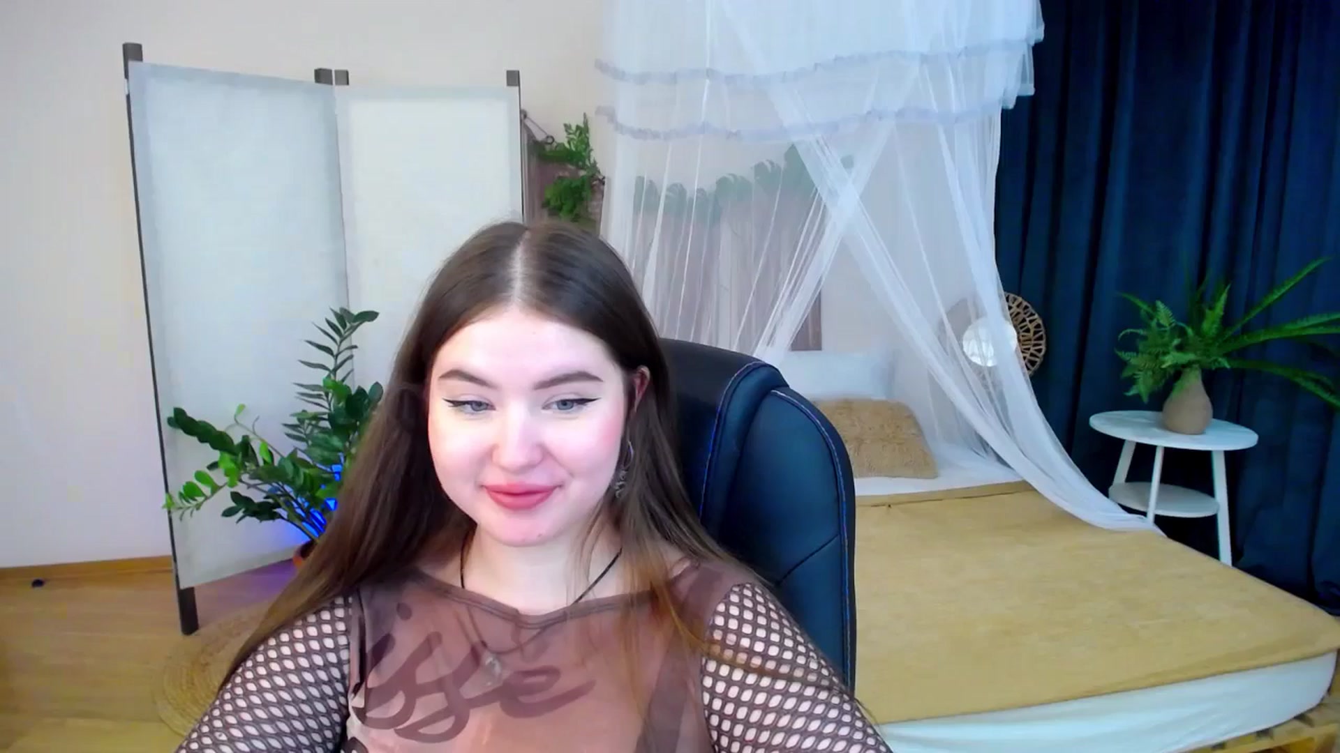 Gallery image thumbnail from AdmireMyEyes's myfreecams stream on, 11/06/2024, 23:15 image 5 of 20