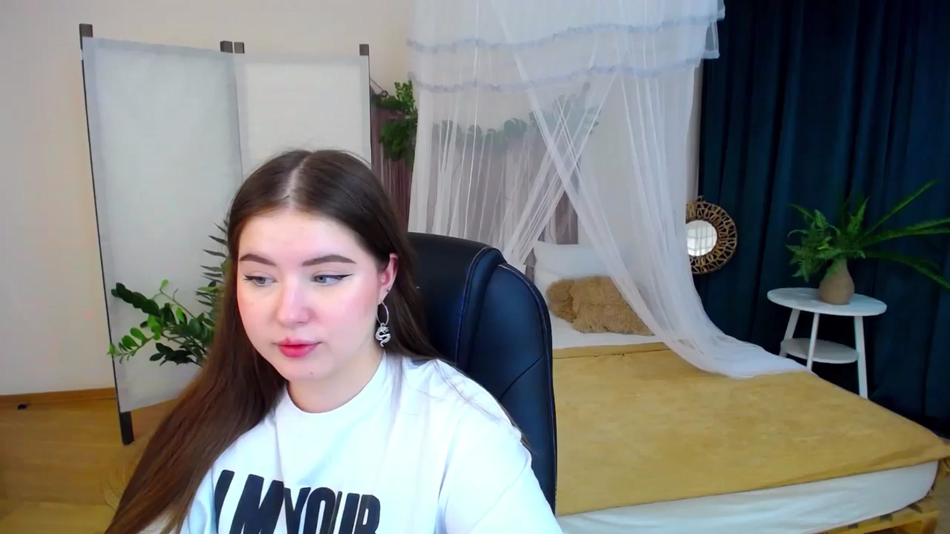 Gallery image thumbnail from AdmireMyEyes's myfreecams stream on, 11/08/2024, 19:47 image 3 of 20