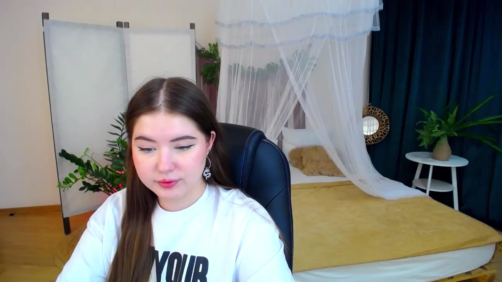 Gallery image thumbnail from AdmireMyEyes's myfreecams stream on, 11/08/2024, 19:47 image 2 of 20