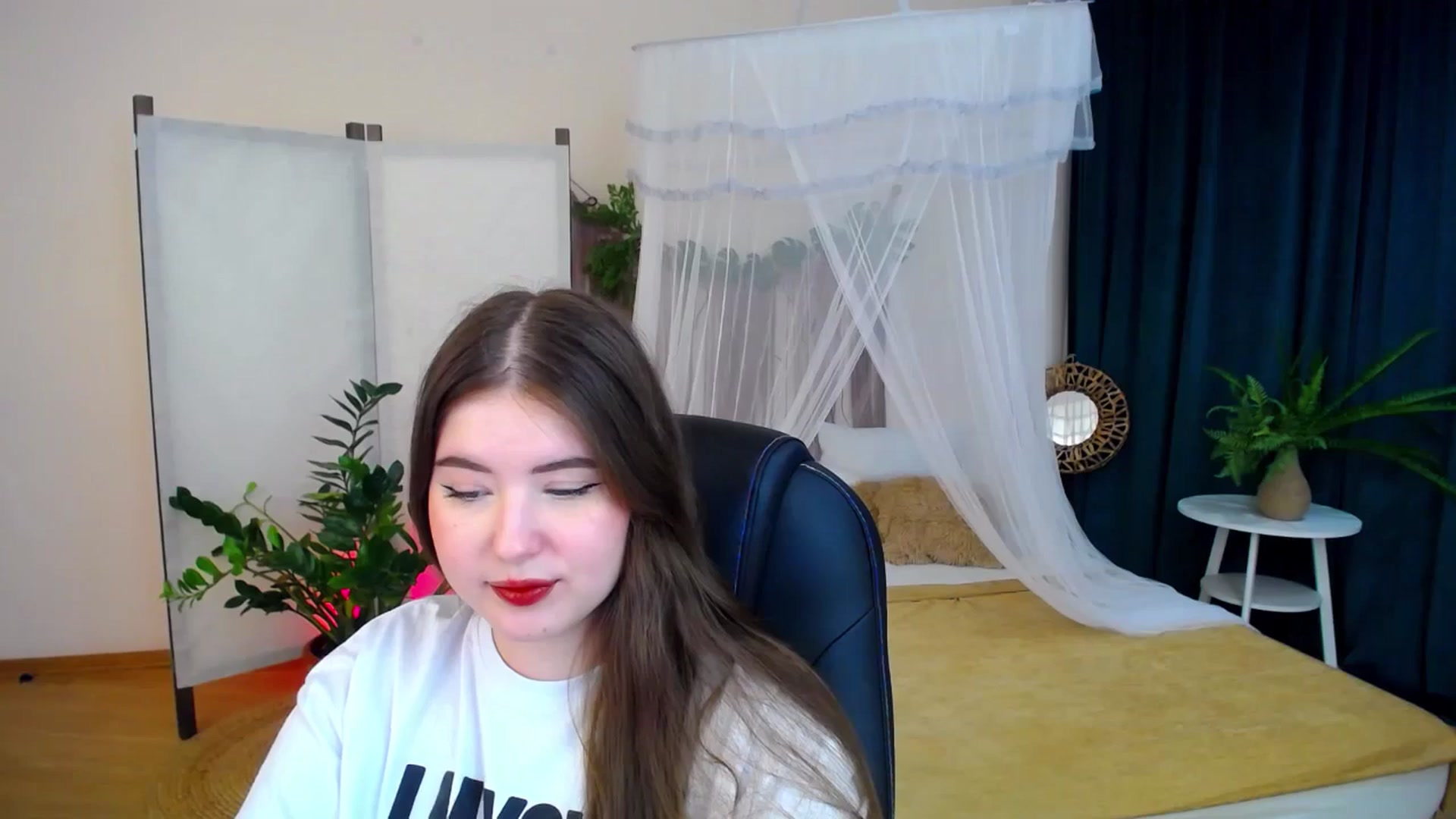 Gallery image thumbnail from AdmireMyEyes's myfreecams stream on, 11/08/2024, 19:47 image 19 of 20