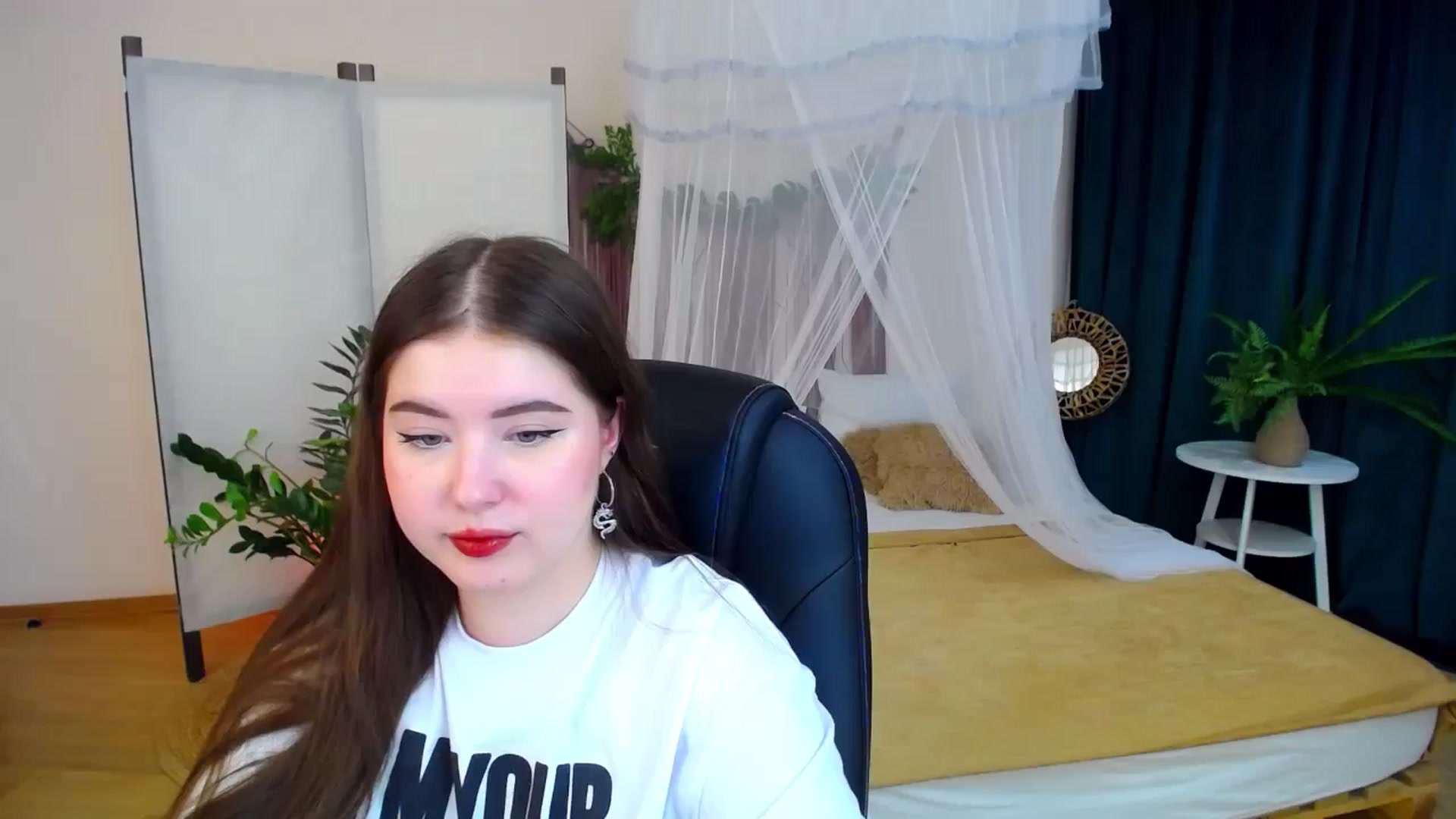Gallery image thumbnail from AdmireMyEyes's myfreecams stream on, 11/08/2024, 19:47 image 6 of 20