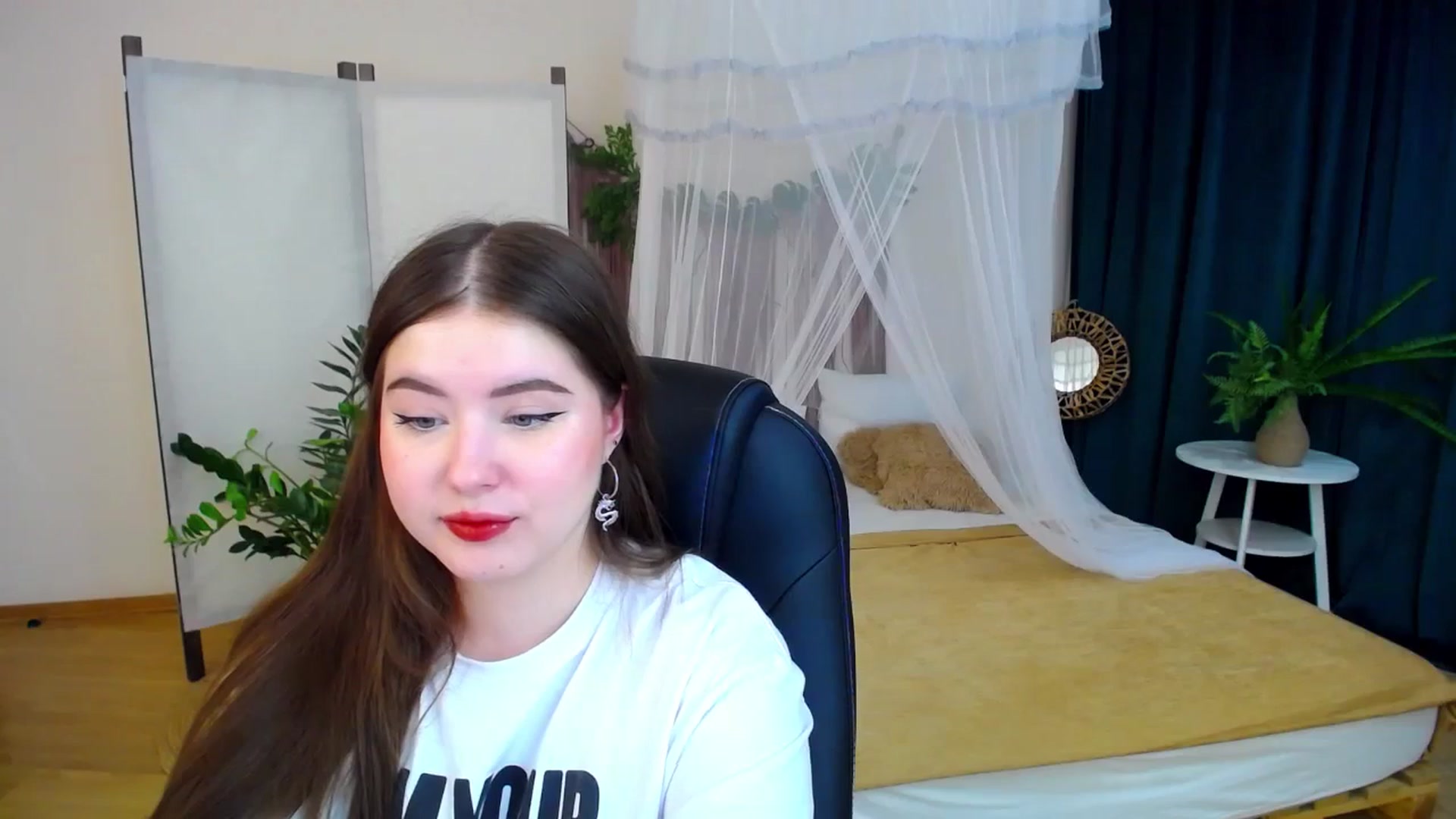 Gallery image thumbnail from AdmireMyEyes's myfreecams stream on, 11/08/2024, 19:47 image 8 of 20