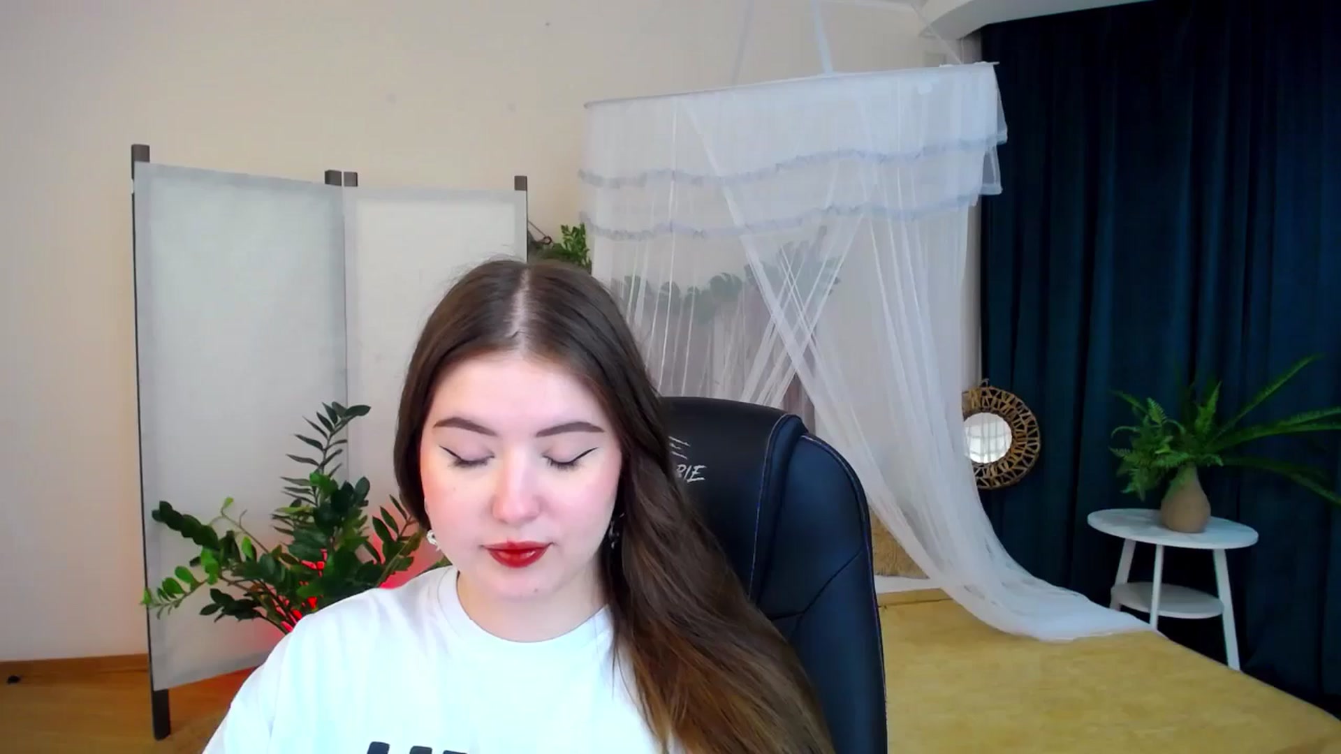 Gallery image thumbnail from AdmireMyEyes's myfreecams stream on, 11/08/2024, 19:47 image 16 of 20
