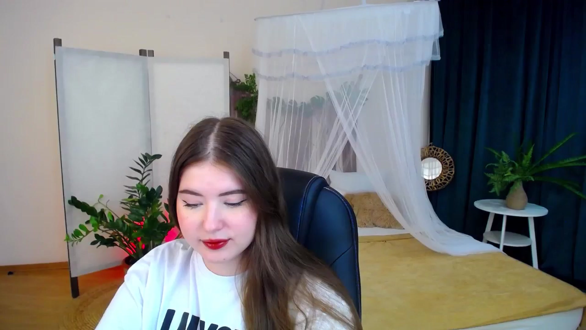 Gallery image thumbnail from AdmireMyEyes's myfreecams stream on, 11/08/2024, 19:47 image 18 of 20