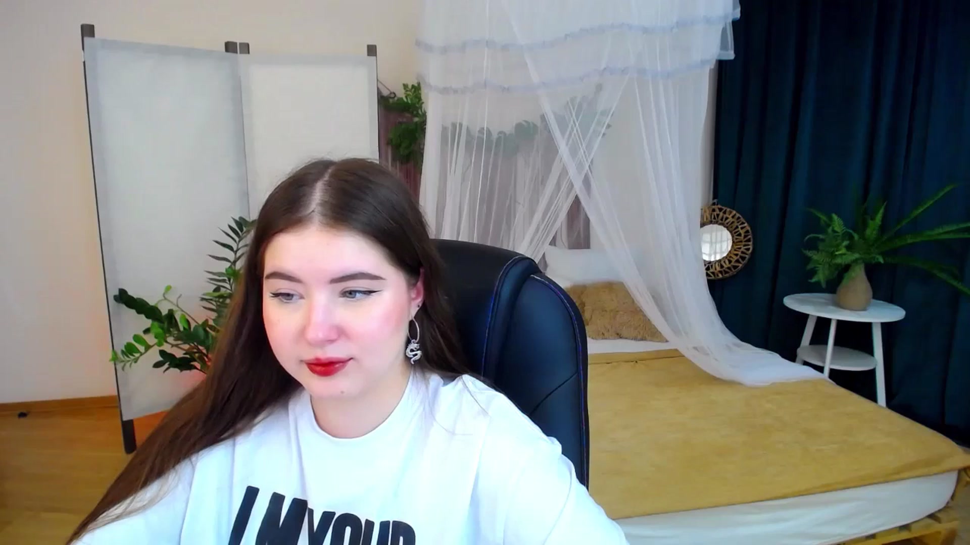 Gallery image thumbnail from AdmireMyEyes's myfreecams stream on, 11/08/2024, 19:47 image 7 of 20