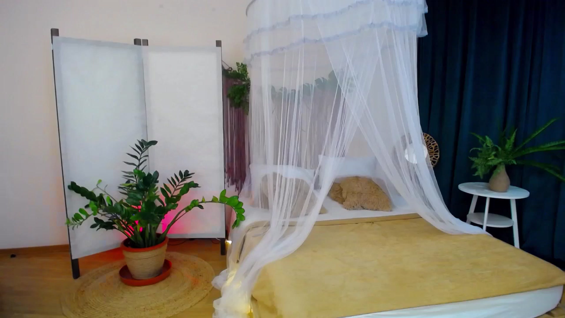 Gallery image thumbnail from AdmireMyEyes's myfreecams stream on, 11/08/2024, 21:34 image 10 of 20