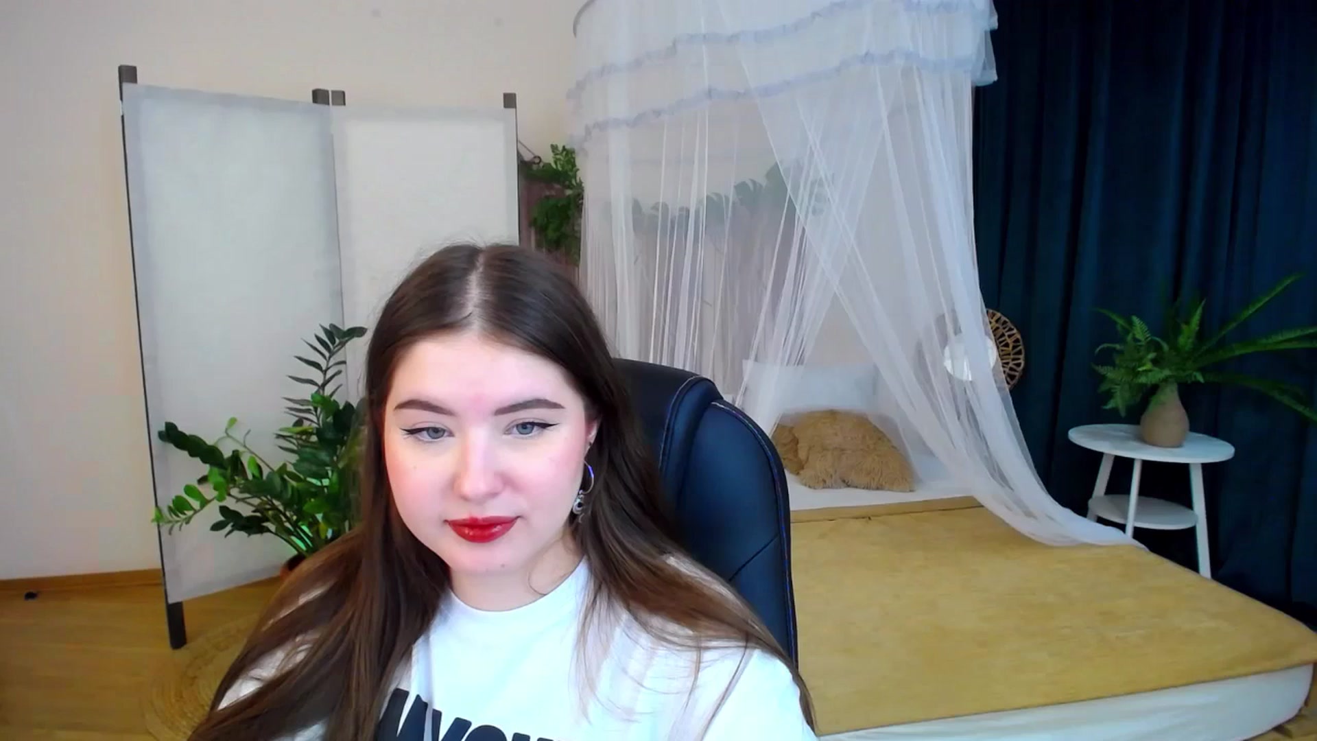 Gallery image thumbnail from AdmireMyEyes's myfreecams stream on, 11/08/2024, 21:34 image 8 of 20