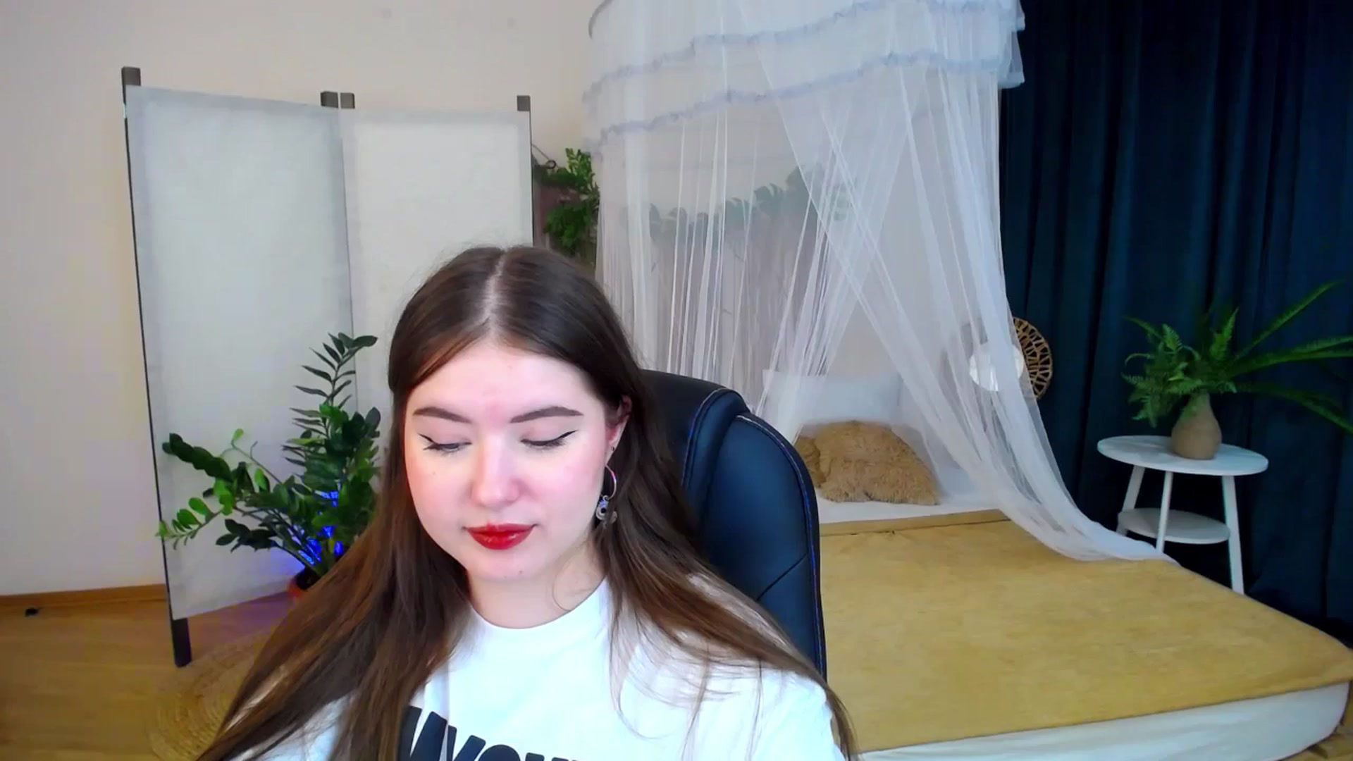 Gallery image thumbnail from AdmireMyEyes's myfreecams stream on, 11/08/2024, 21:34 image 7 of 20