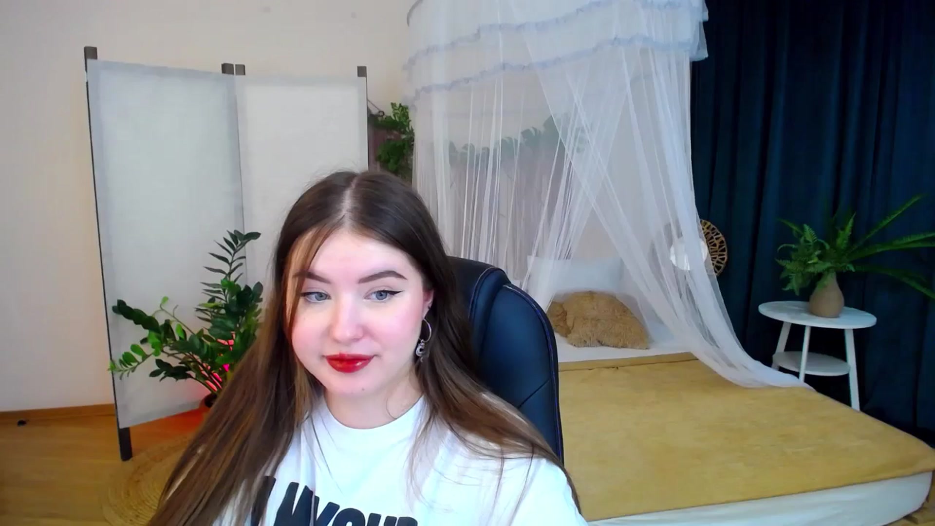 Gallery image thumbnail from AdmireMyEyes's myfreecams stream on, 11/08/2024, 21:34 image 9 of 20