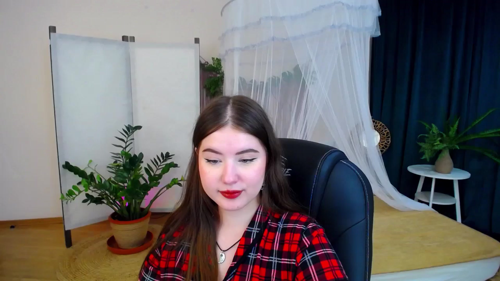 Gallery image thumbnail from AdmireMyEyes's myfreecams stream on, 11/08/2024, 21:34 image 20 of 20