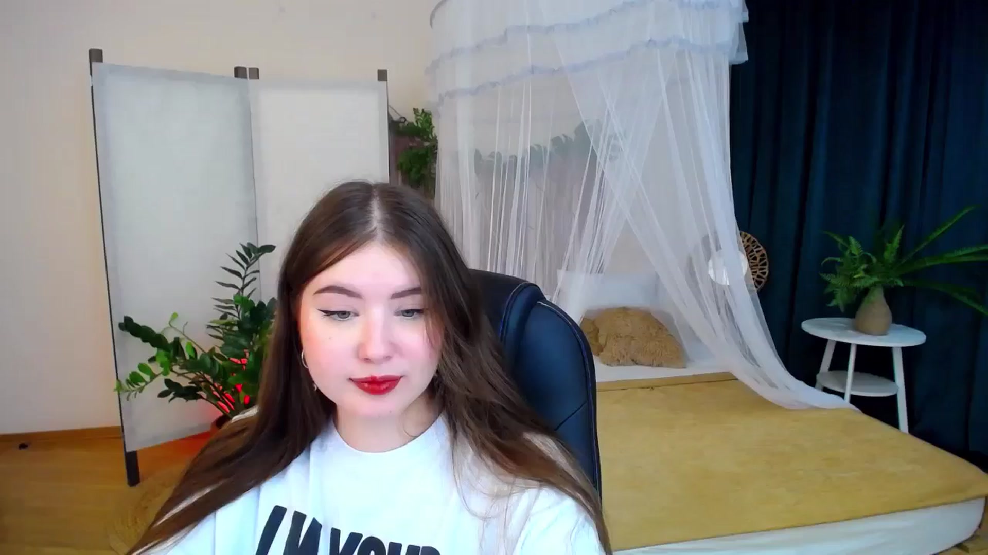 Gallery image thumbnail from AdmireMyEyes's myfreecams stream on, 11/08/2024, 21:34 image 5 of 20