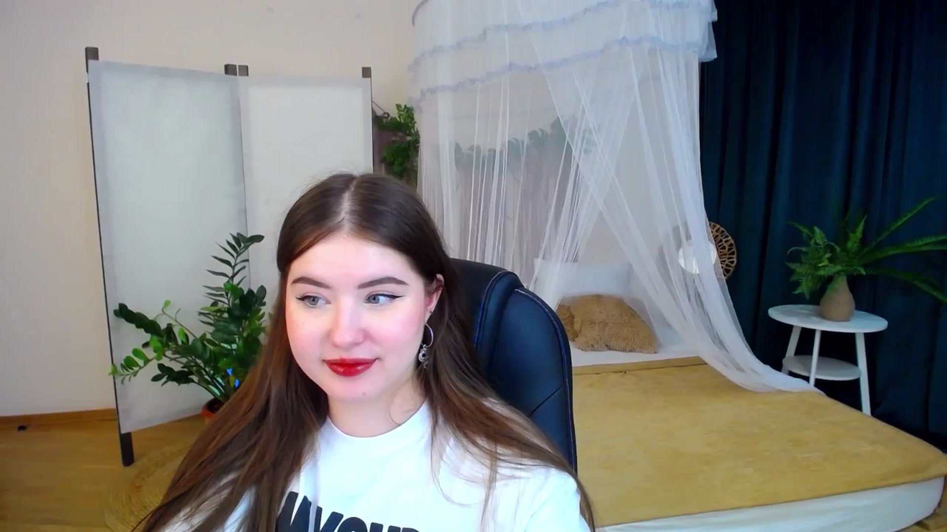 Gallery image thumbnail from AdmireMyEyes's myfreecams stream on, 11/08/2024, 21:34 image 6 of 20