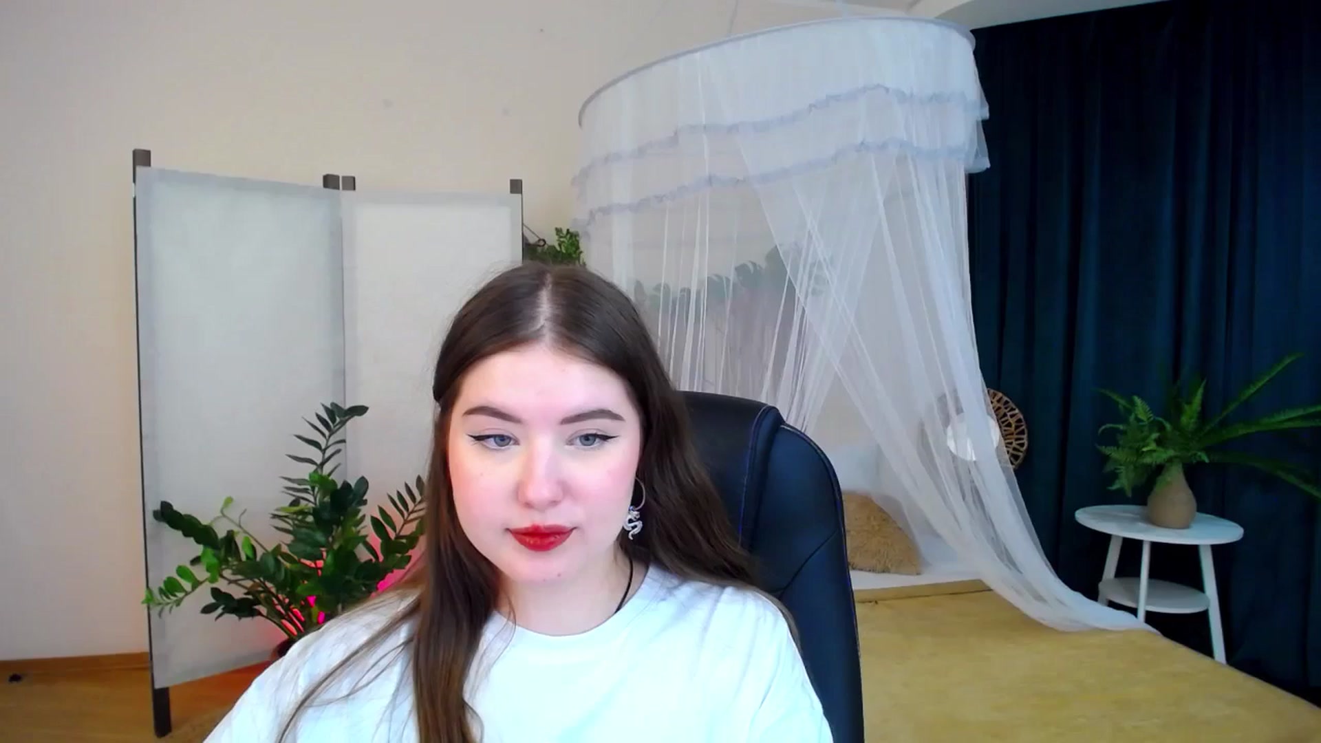 Gallery image thumbnail from AdmireMyEyes's myfreecams stream on, 11/08/2024, 21:34 image 14 of 20
