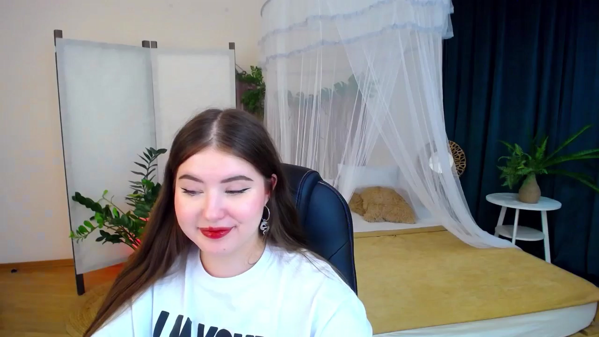 Gallery image thumbnail from AdmireMyEyes's myfreecams stream on, 11/08/2024, 21:34 image 2 of 20