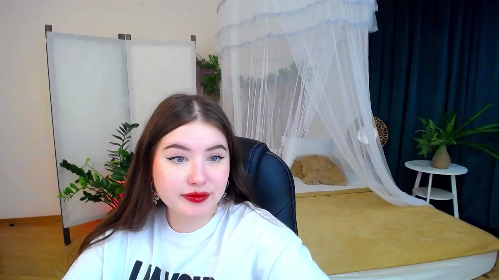 Gallery image thumbnail from AdmireMyEyes's myfreecams stream on, 11/08/2024, 21:34 image 1 of 20
