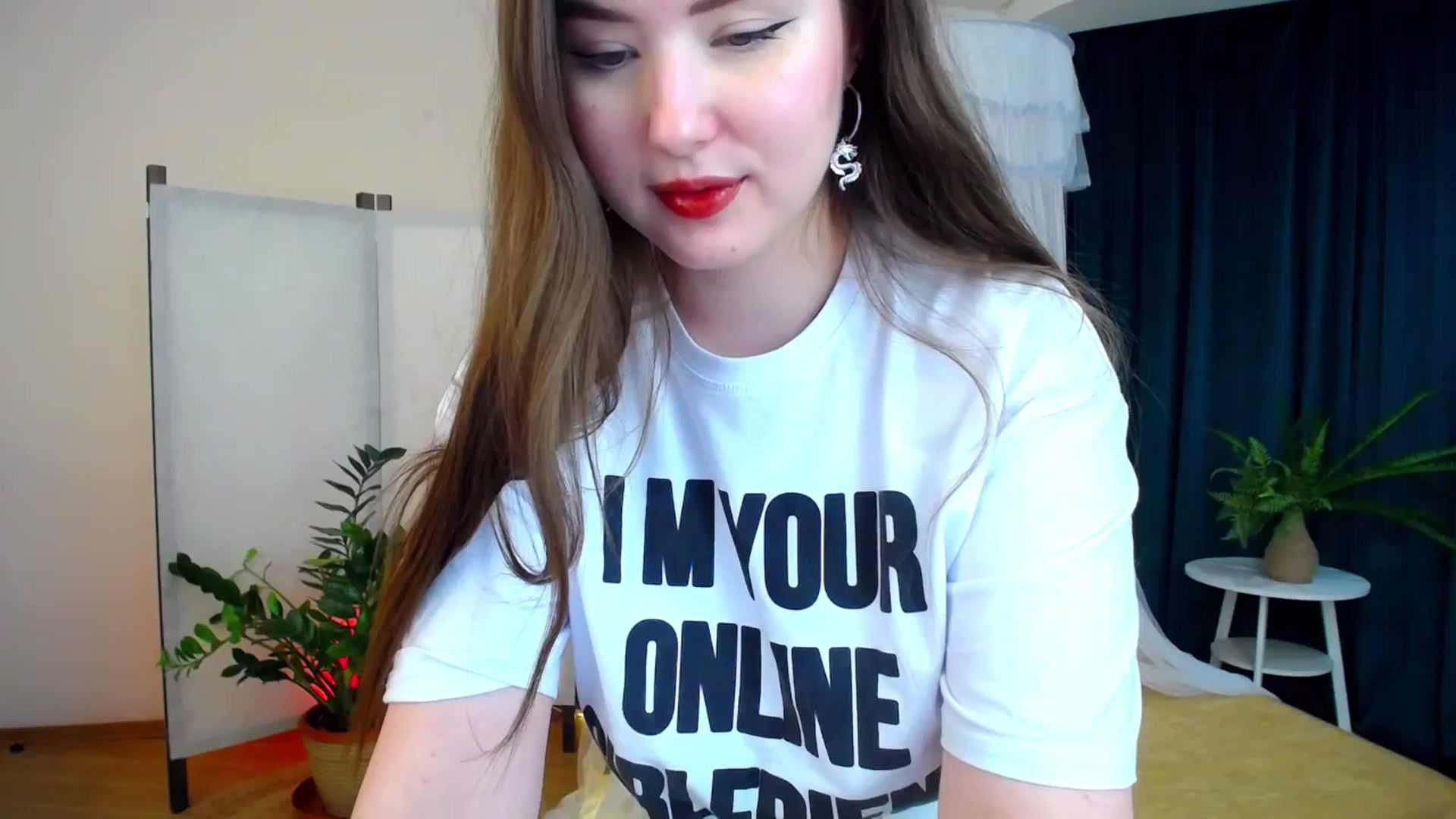 Gallery image thumbnail from AdmireMyEyes's myfreecams stream on, 11/08/2024, 21:34 image 13 of 20