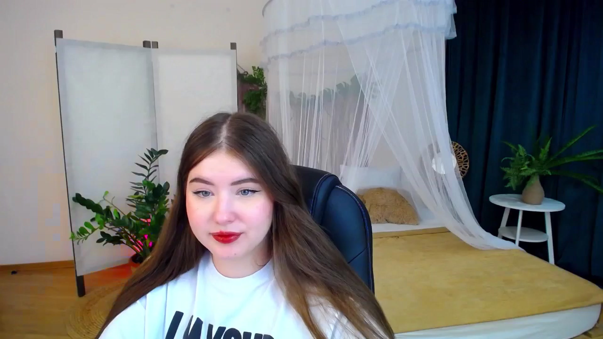 Gallery image thumbnail from AdmireMyEyes's myfreecams stream on, 11/08/2024, 21:34 image 3 of 20