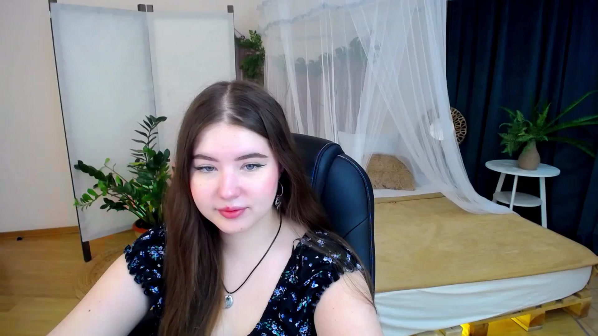 Gallery image thumbnail from AdmireMyEyes's myfreecams stream on, 11/09/2024, 18:29 image 9 of 20
