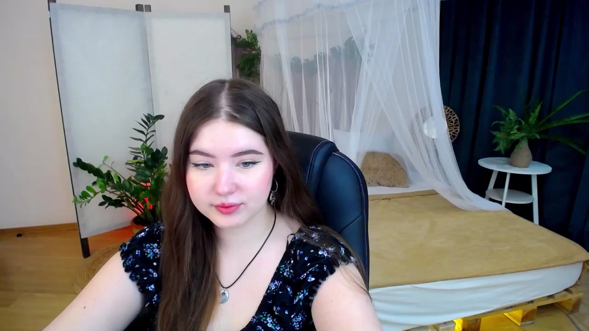 Gallery image thumbnail from AdmireMyEyes's myfreecams stream on, 11/09/2024, 18:29 image 8 of 20