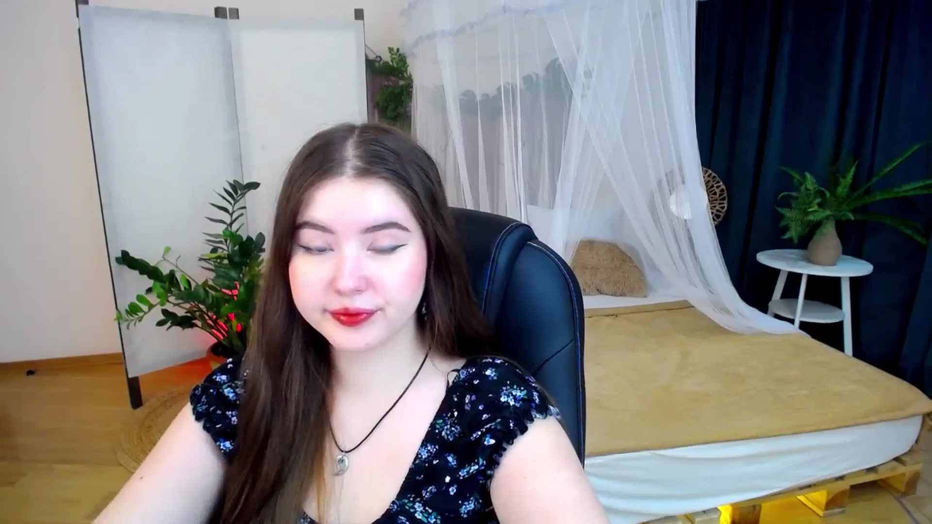 Gallery image thumbnail from AdmireMyEyes's myfreecams stream on, 11/09/2024, 18:29 image 19 of 20