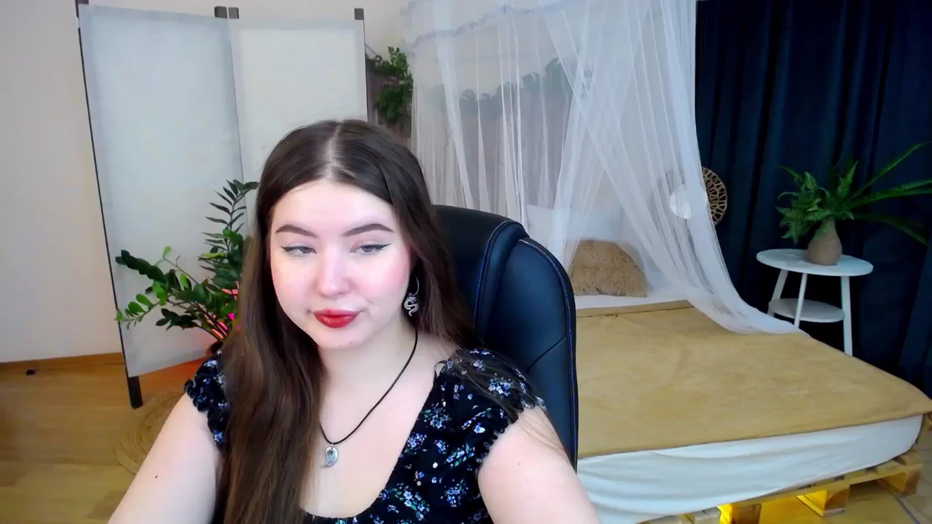 Gallery image thumbnail from AdmireMyEyes's myfreecams stream on, 11/09/2024, 18:29 image 13 of 20