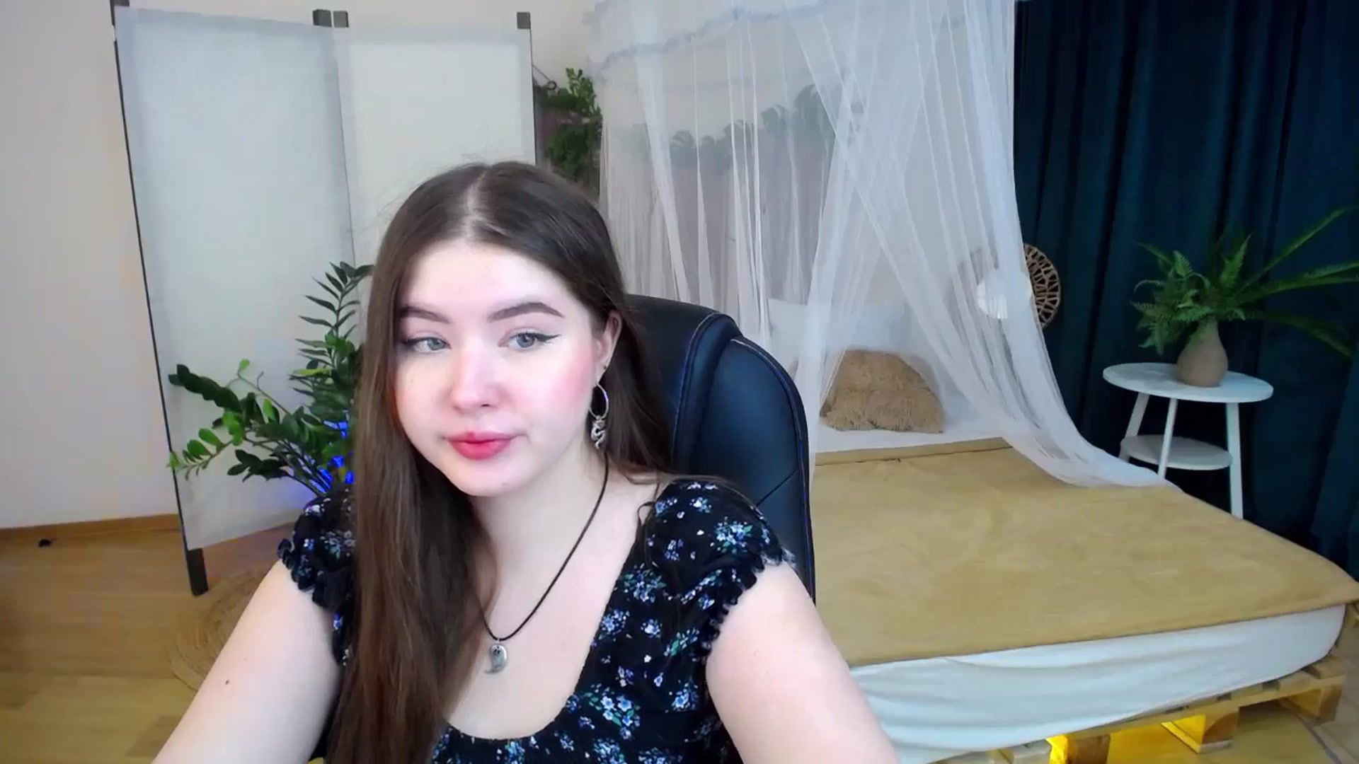 Gallery image thumbnail from AdmireMyEyes's myfreecams stream on, 11/09/2024, 18:29 image 2 of 20