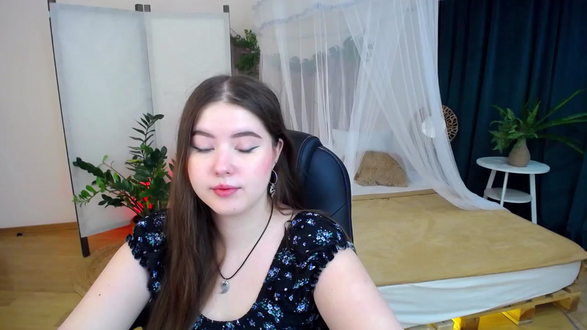 Gallery image thumbnail from AdmireMyEyes's myfreecams stream on, 11/09/2024, 18:29 image 1 of 20