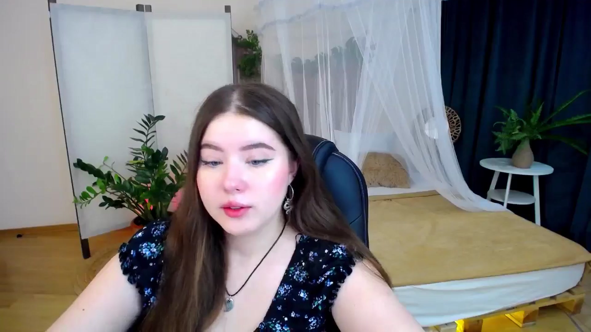 Gallery image thumbnail from AdmireMyEyes's myfreecams stream on, 11/09/2024, 18:29 image 4 of 20