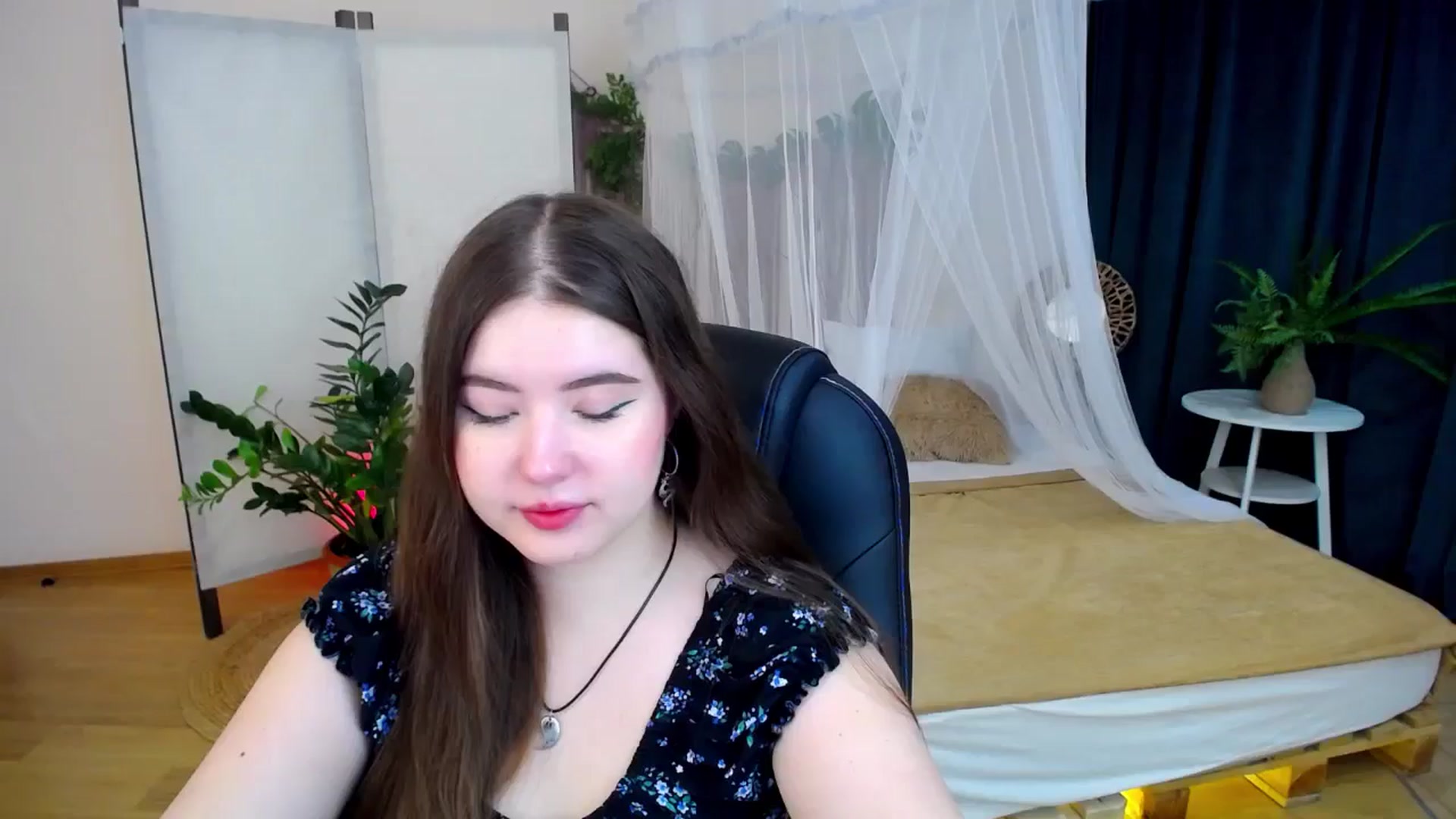 Gallery image thumbnail from AdmireMyEyes's myfreecams stream on, 11/09/2024, 18:29 image 7 of 20