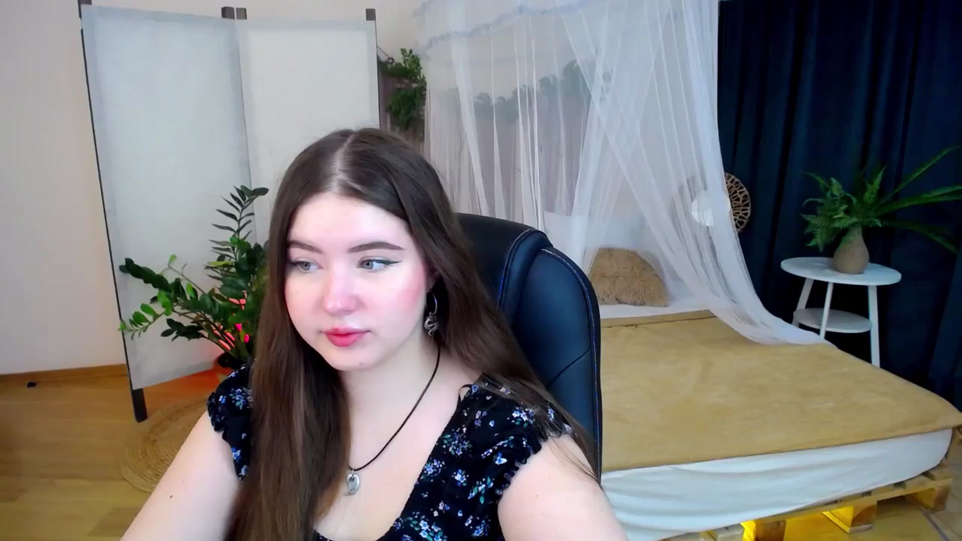 Gallery image thumbnail from AdmireMyEyes's myfreecams stream on, 11/09/2024, 18:29 image 6 of 20