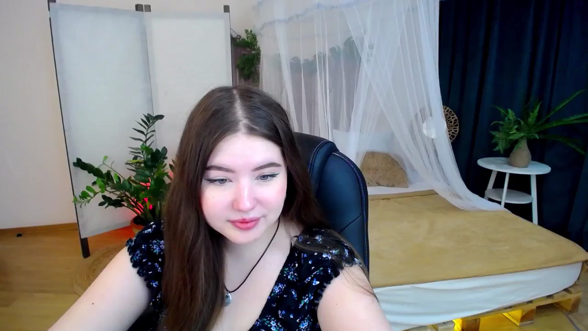 Gallery image thumbnail from AdmireMyEyes's myfreecams stream on, 11/09/2024, 18:29 image 10 of 20