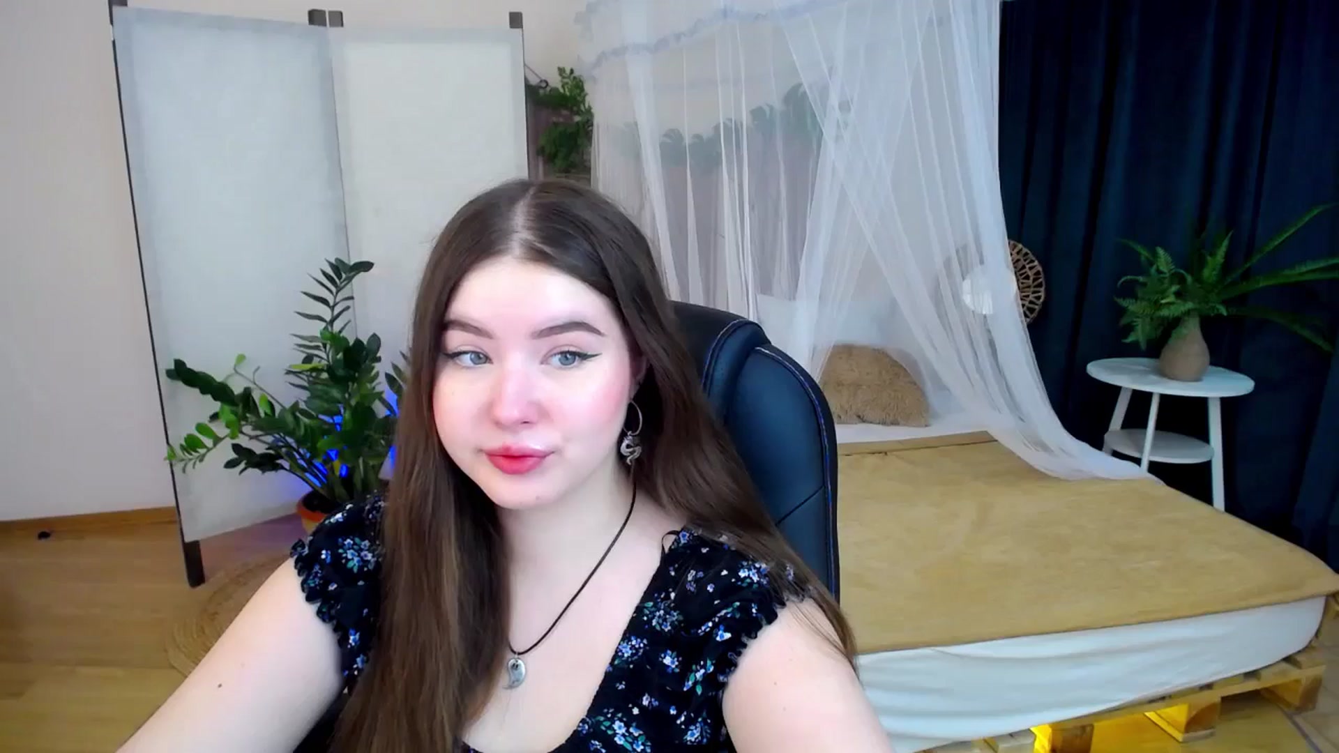 Gallery image thumbnail from AdmireMyEyes's myfreecams stream on, 11/09/2024, 18:29 image 5 of 20