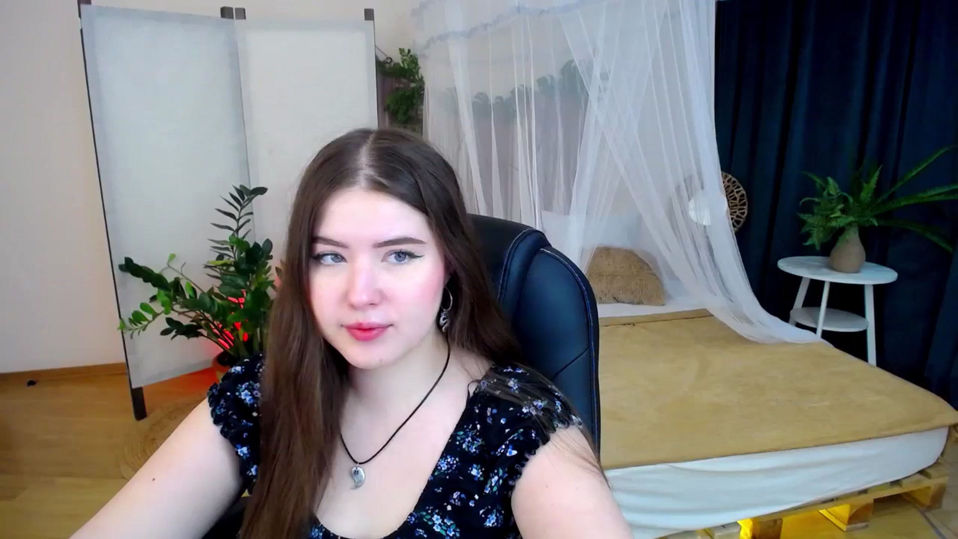Gallery image thumbnail from AdmireMyEyes's myfreecams stream on, 11/09/2024, 18:29 image 11 of 20