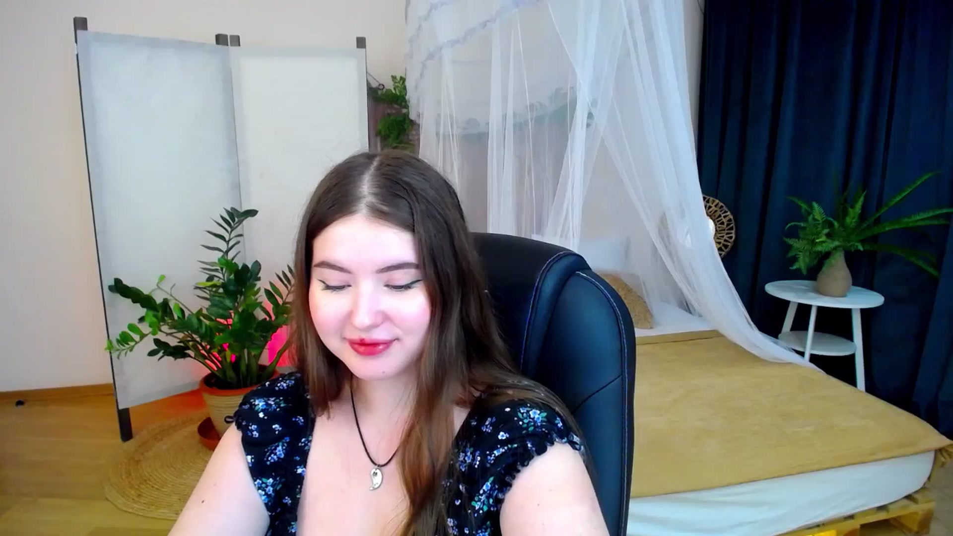 Gallery image thumbnail from AdmireMyEyes's myfreecams stream on, 11/09/2024, 23:43 image 16 of 20