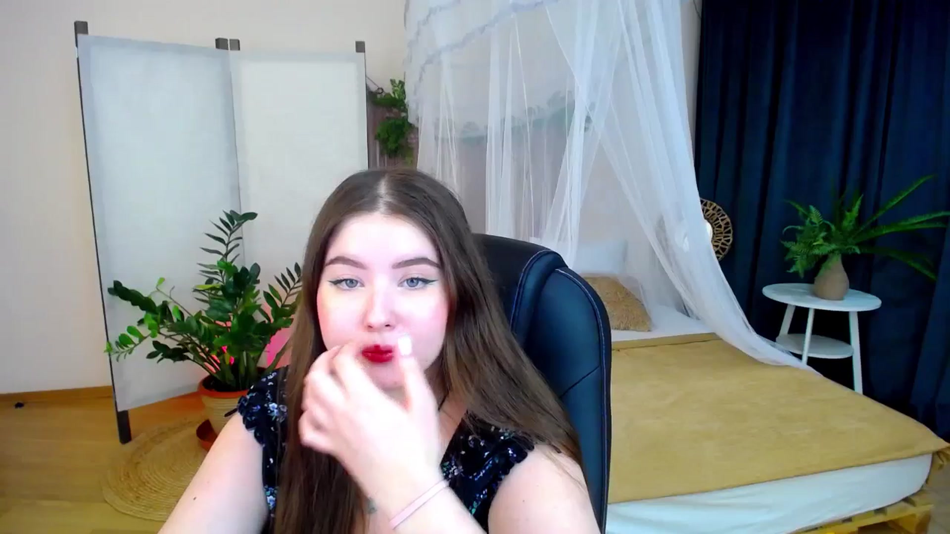 Gallery image thumbnail from AdmireMyEyes's myfreecams stream on, 11/09/2024, 23:43 image 3 of 20