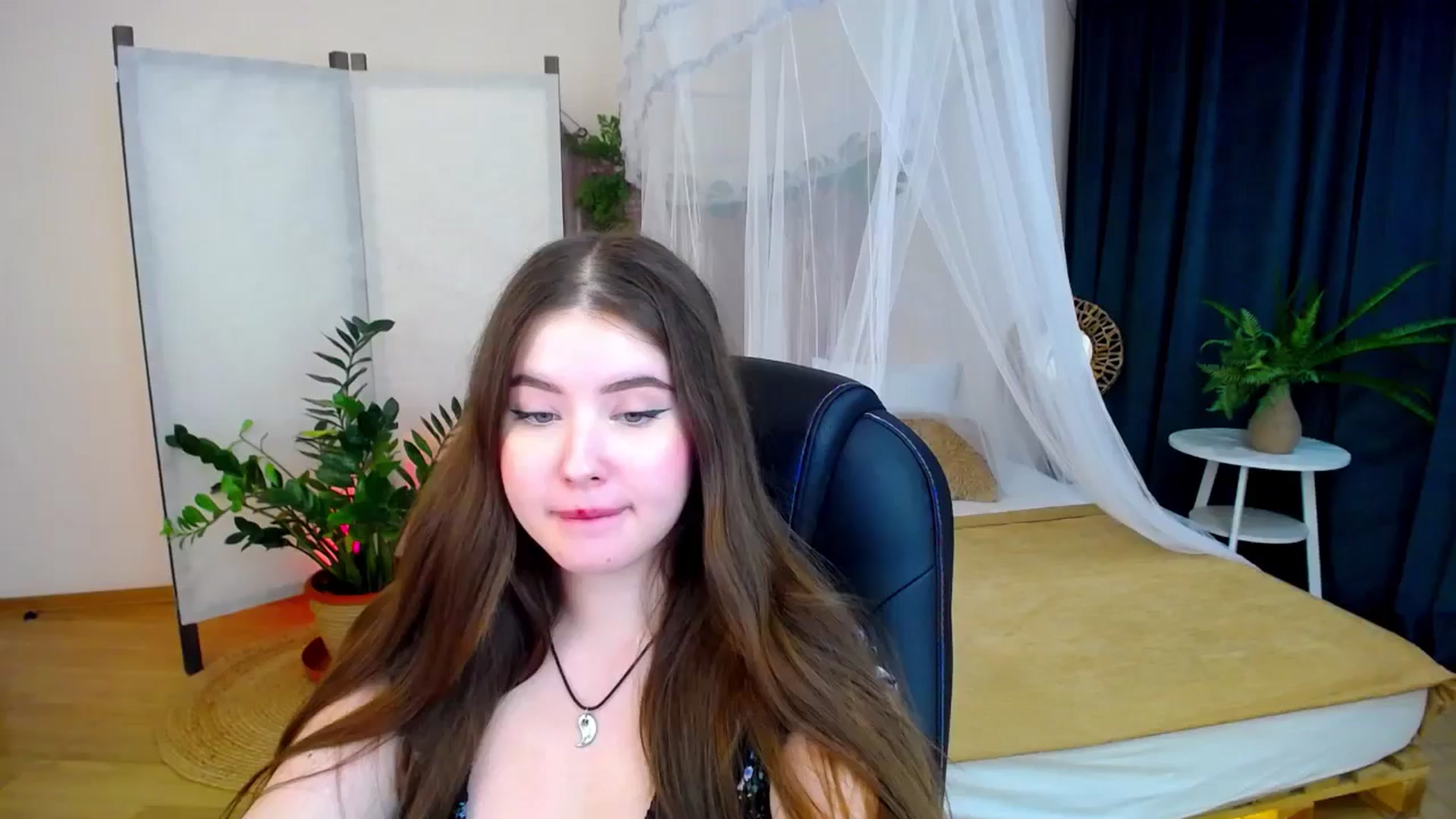 Gallery image thumbnail from AdmireMyEyes's myfreecams stream on, 11/09/2024, 23:43 image 19 of 20