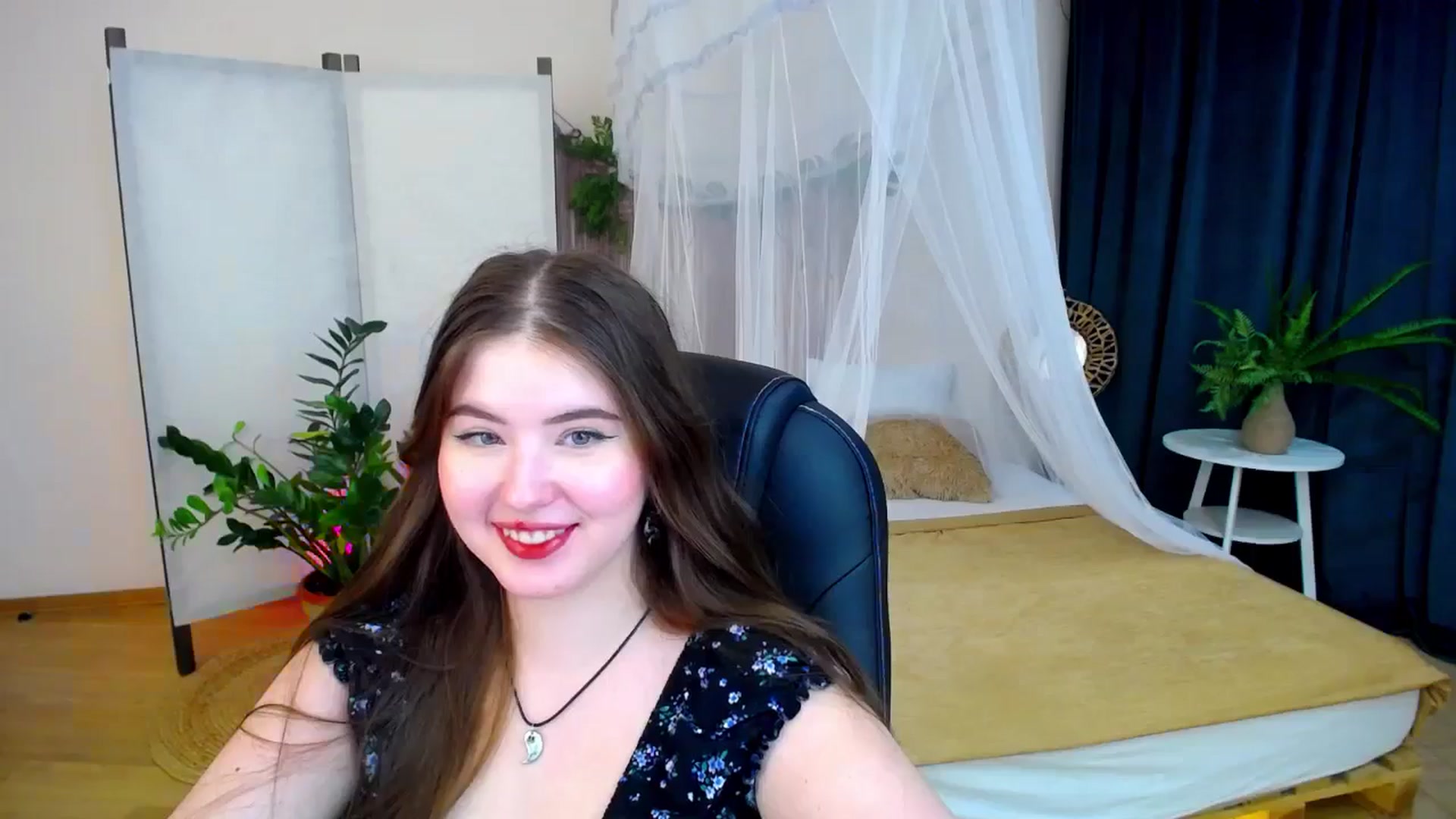 Gallery image thumbnail from AdmireMyEyes's myfreecams stream on, 11/10/2024, 01:44 image 9 of 20