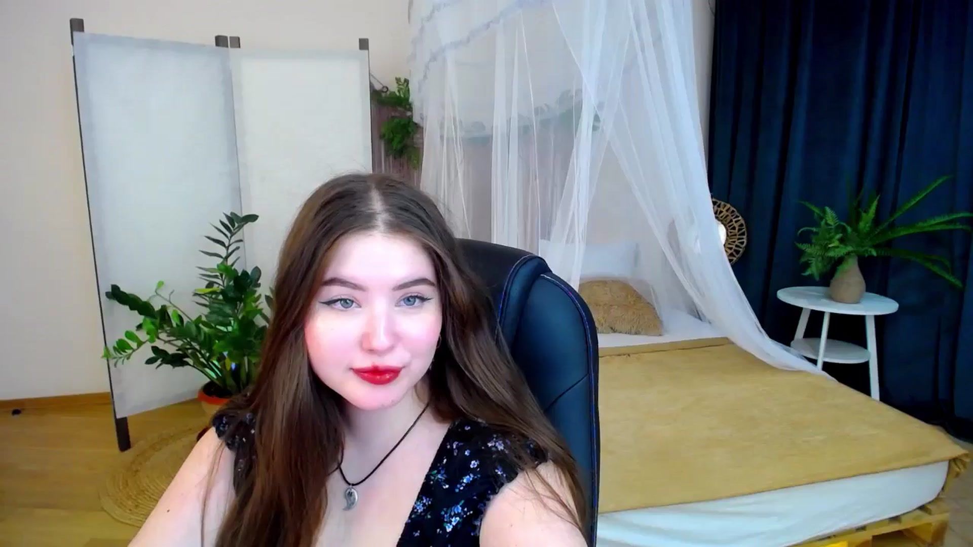 Gallery image thumbnail from AdmireMyEyes's myfreecams stream on, 11/10/2024, 01:44 image 4 of 20